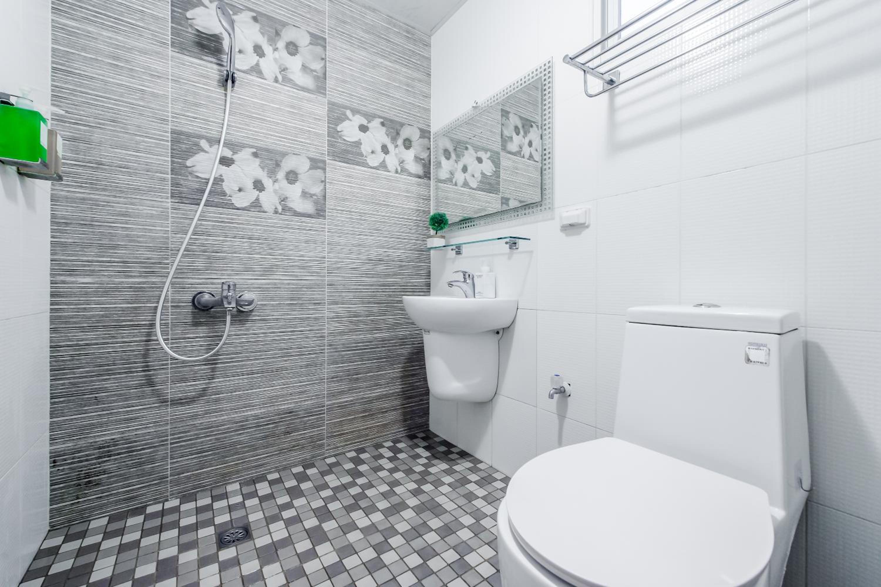 Deluxe Double Room with Balcony - Photo 18