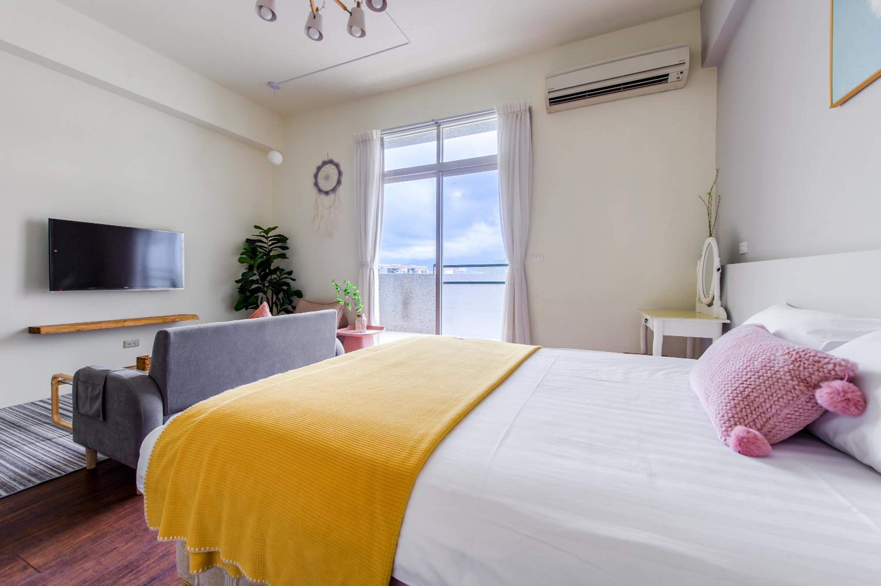 Deluxe Double Room with Balcony - Photo 15