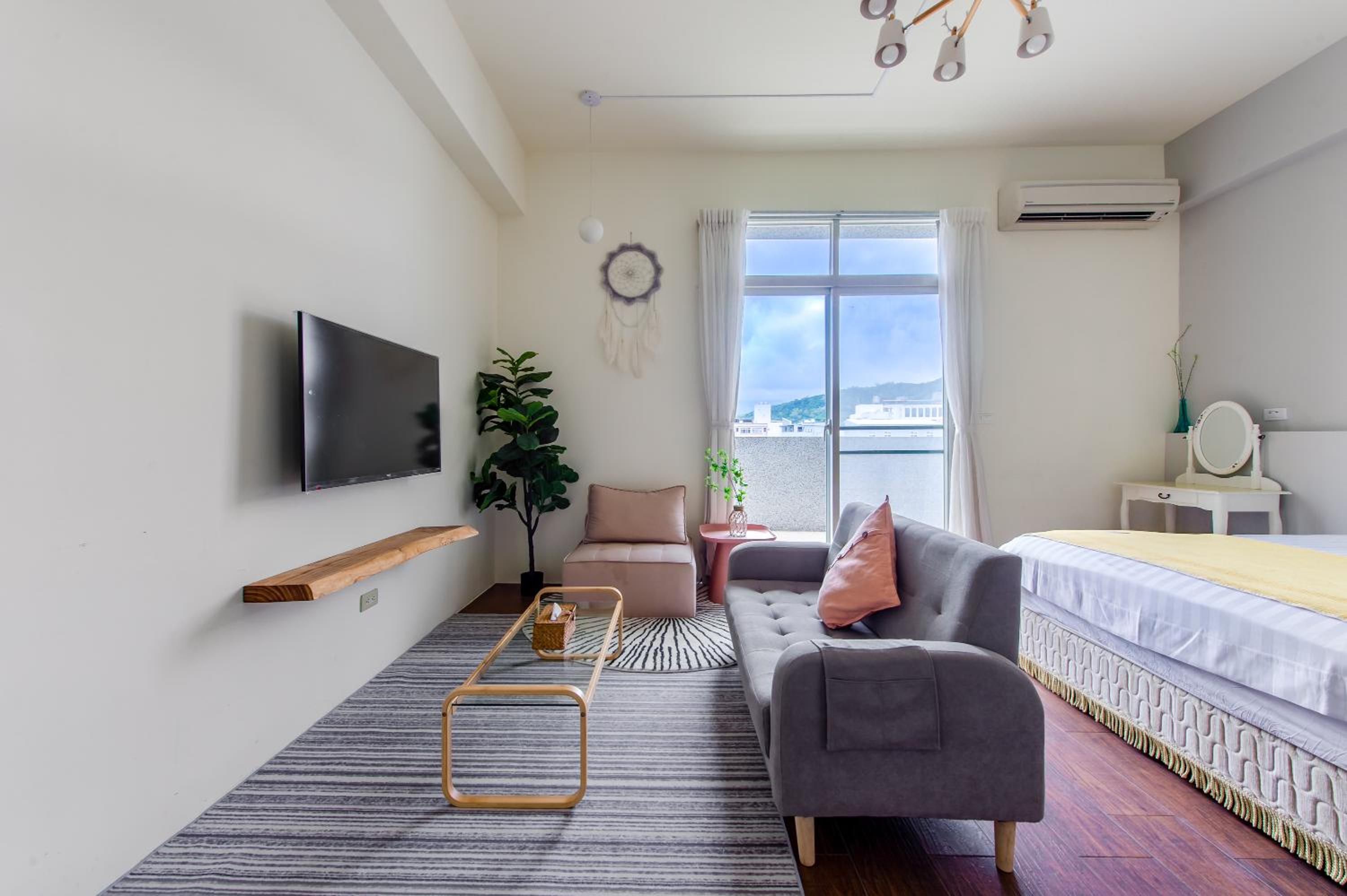 Deluxe Double Room with Balcony - Photo 12