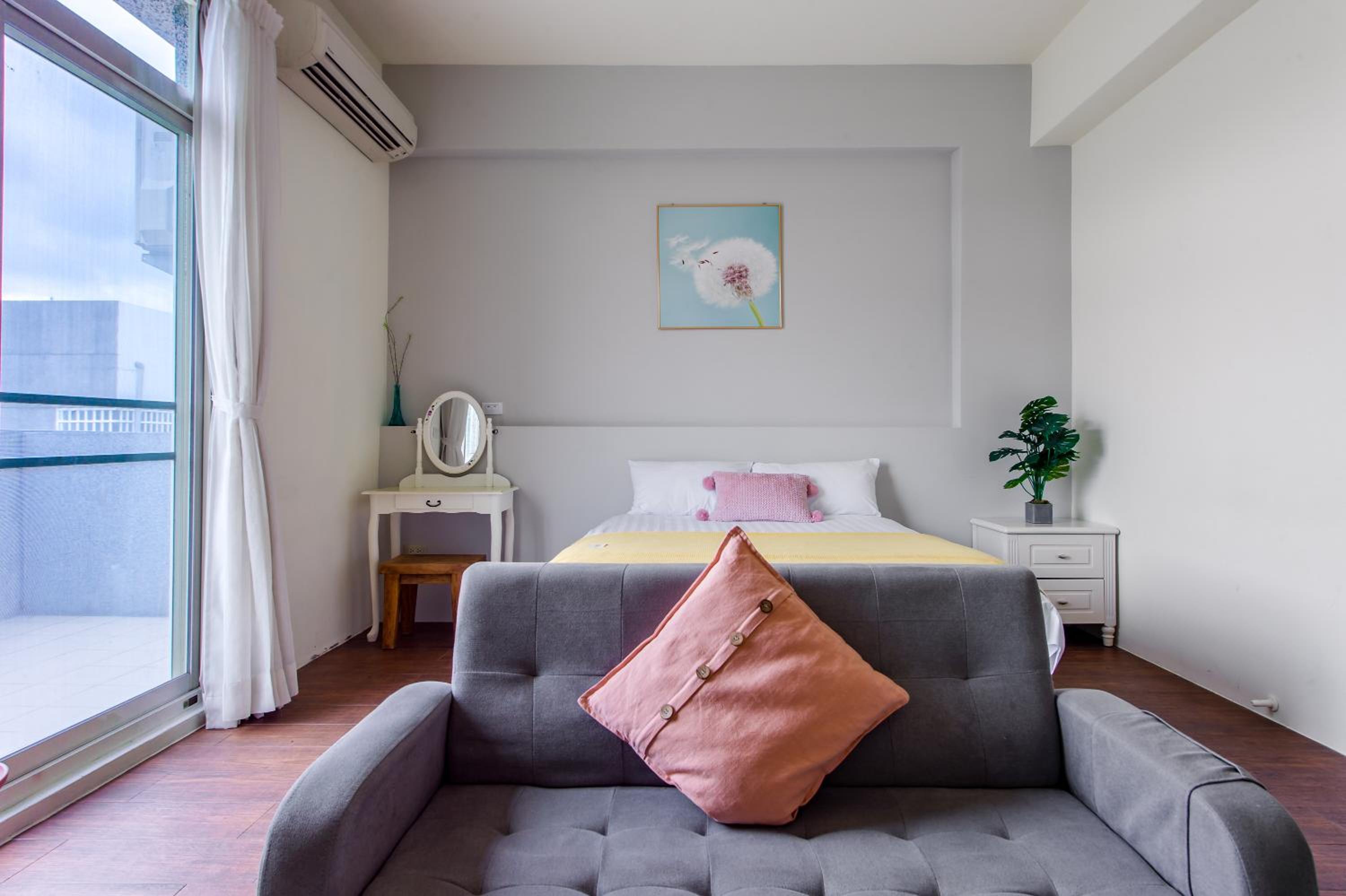 Deluxe Double Room with Balcony - Photo 13