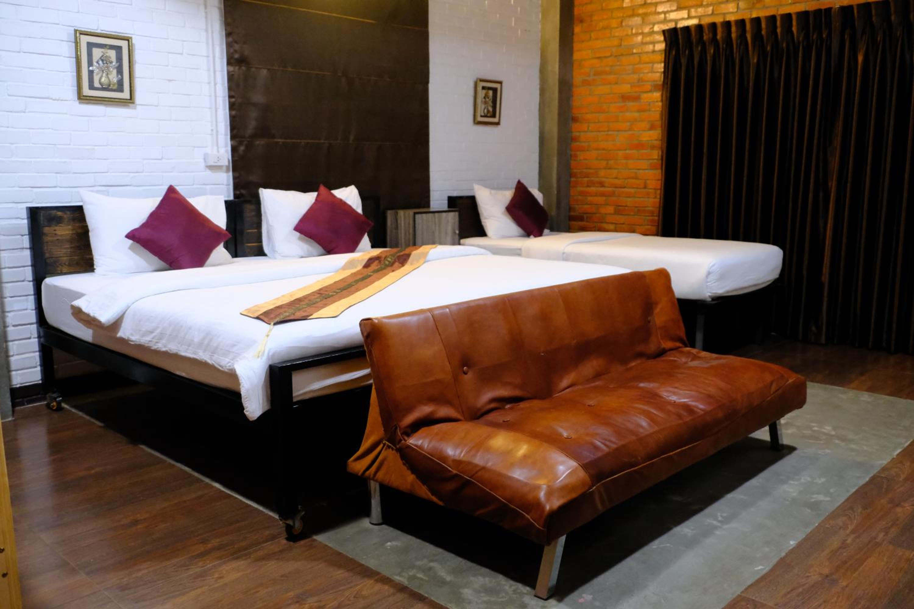 Standard Twin Room - Photo 19