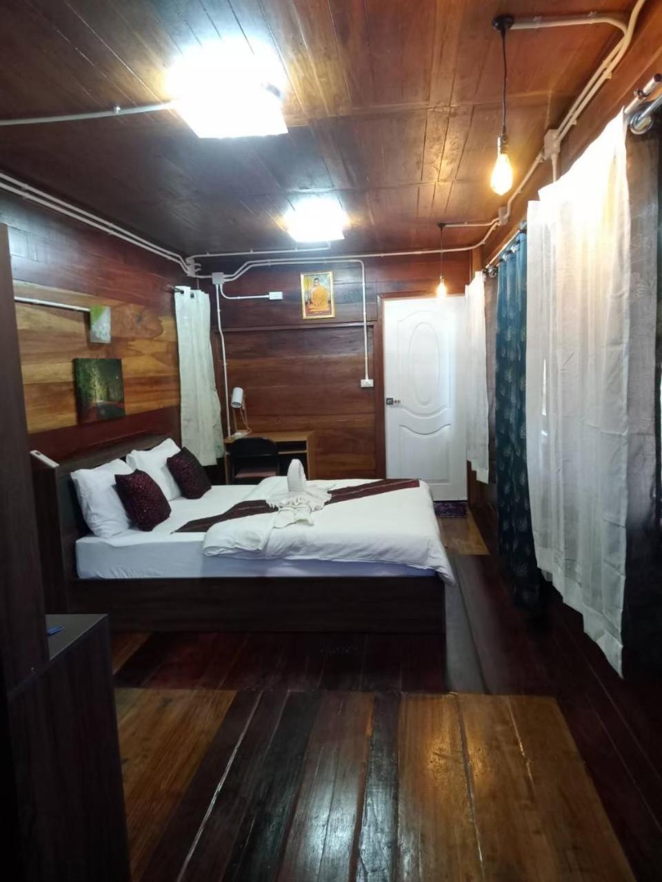 Standard Twin Room - Photo 20