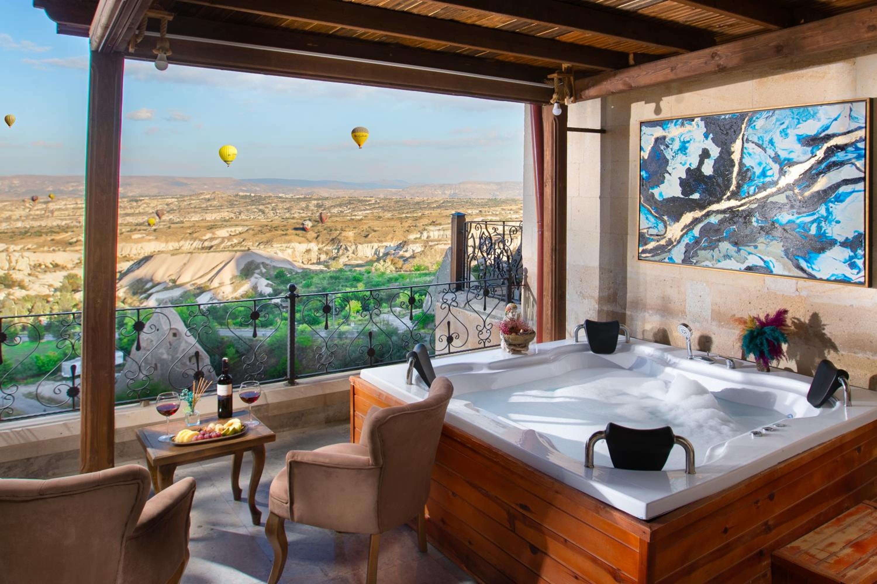 Luxury Suite with Terrace Jacuzzi photo 3