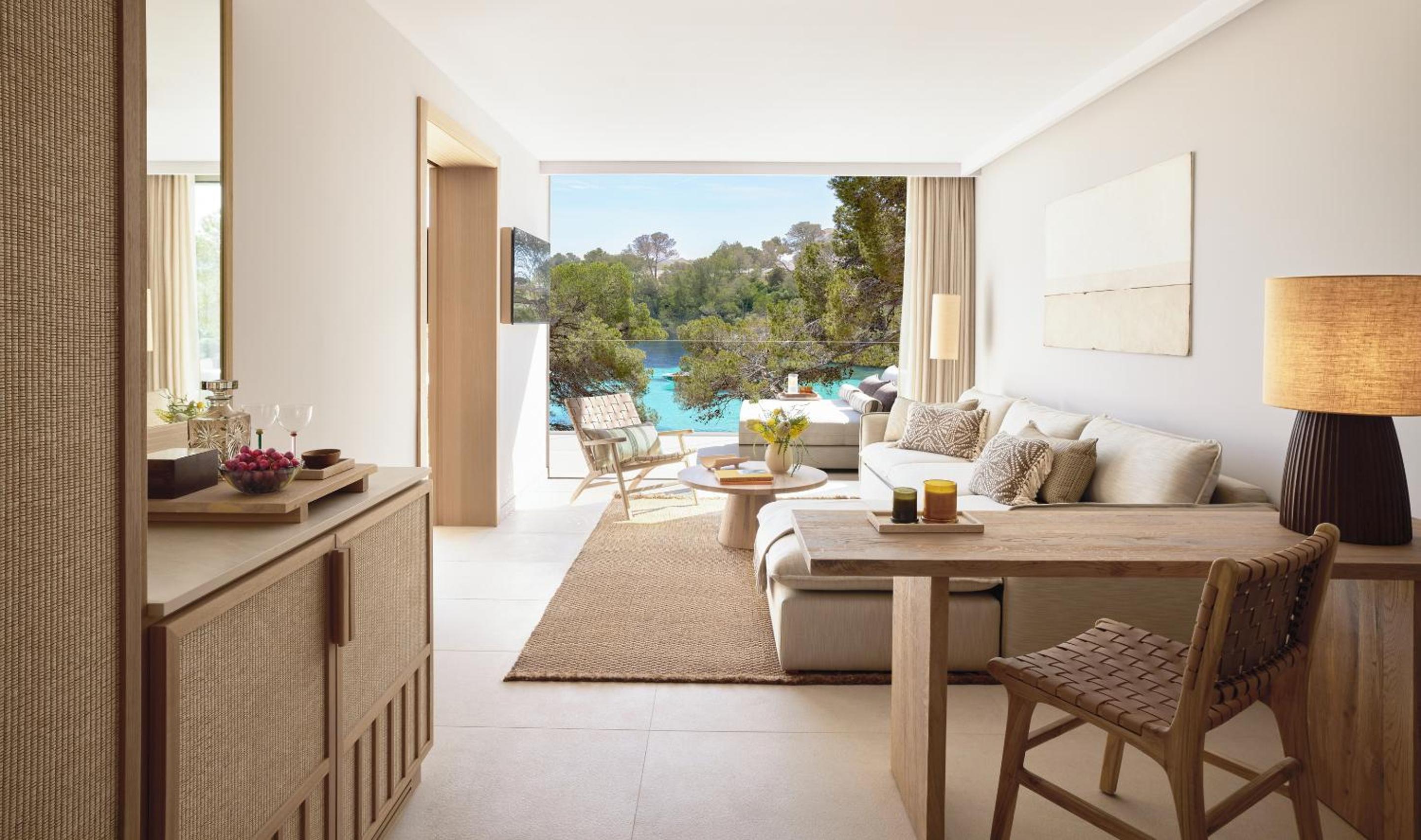 Deluxe One Bedroom Suite Partial Sea View