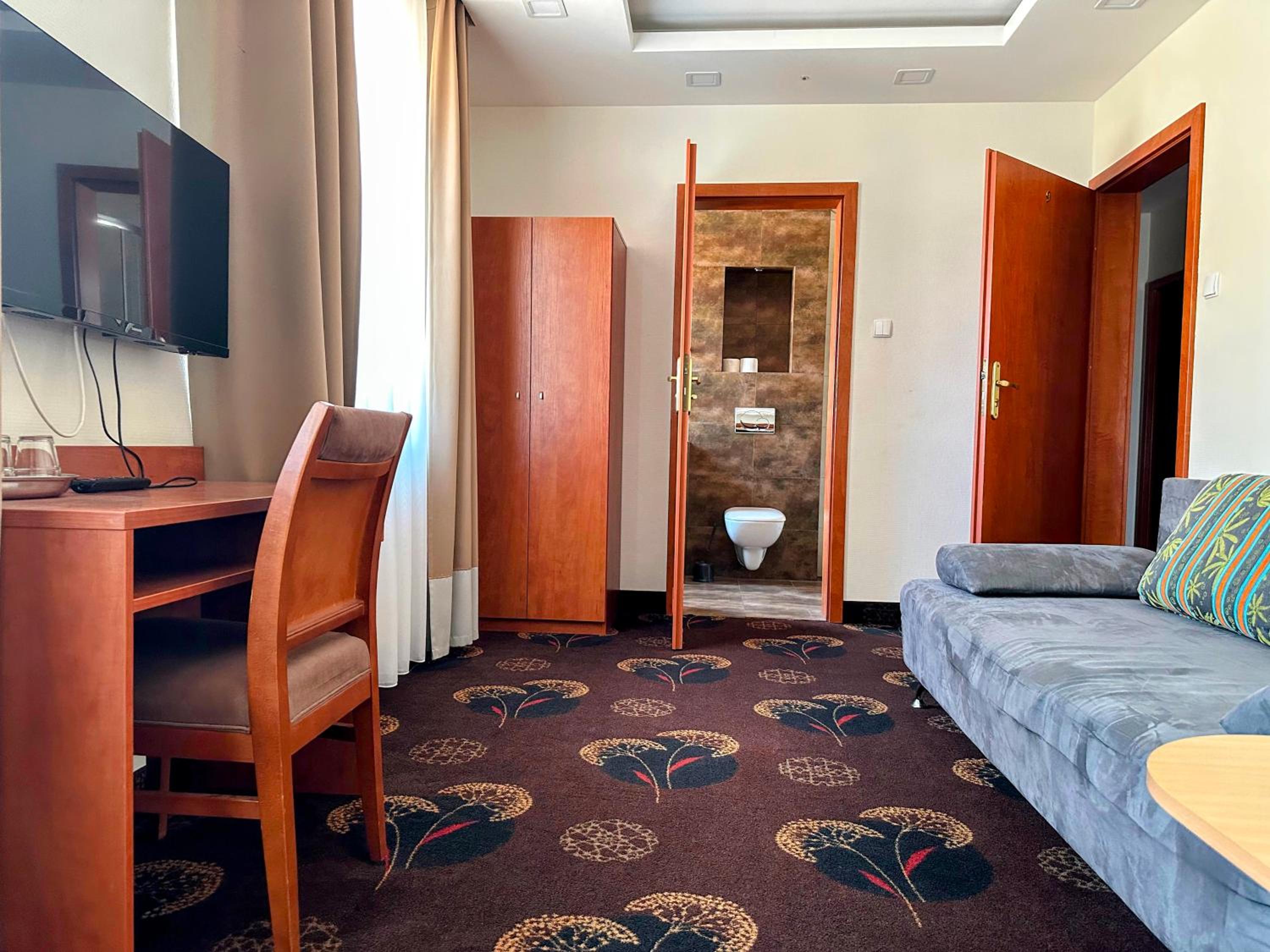 Double or Twin Room with Extra Bed - Photo 4