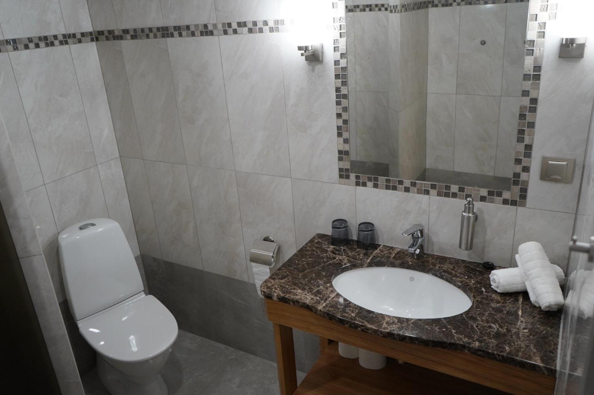 Twin Room - Photo 2