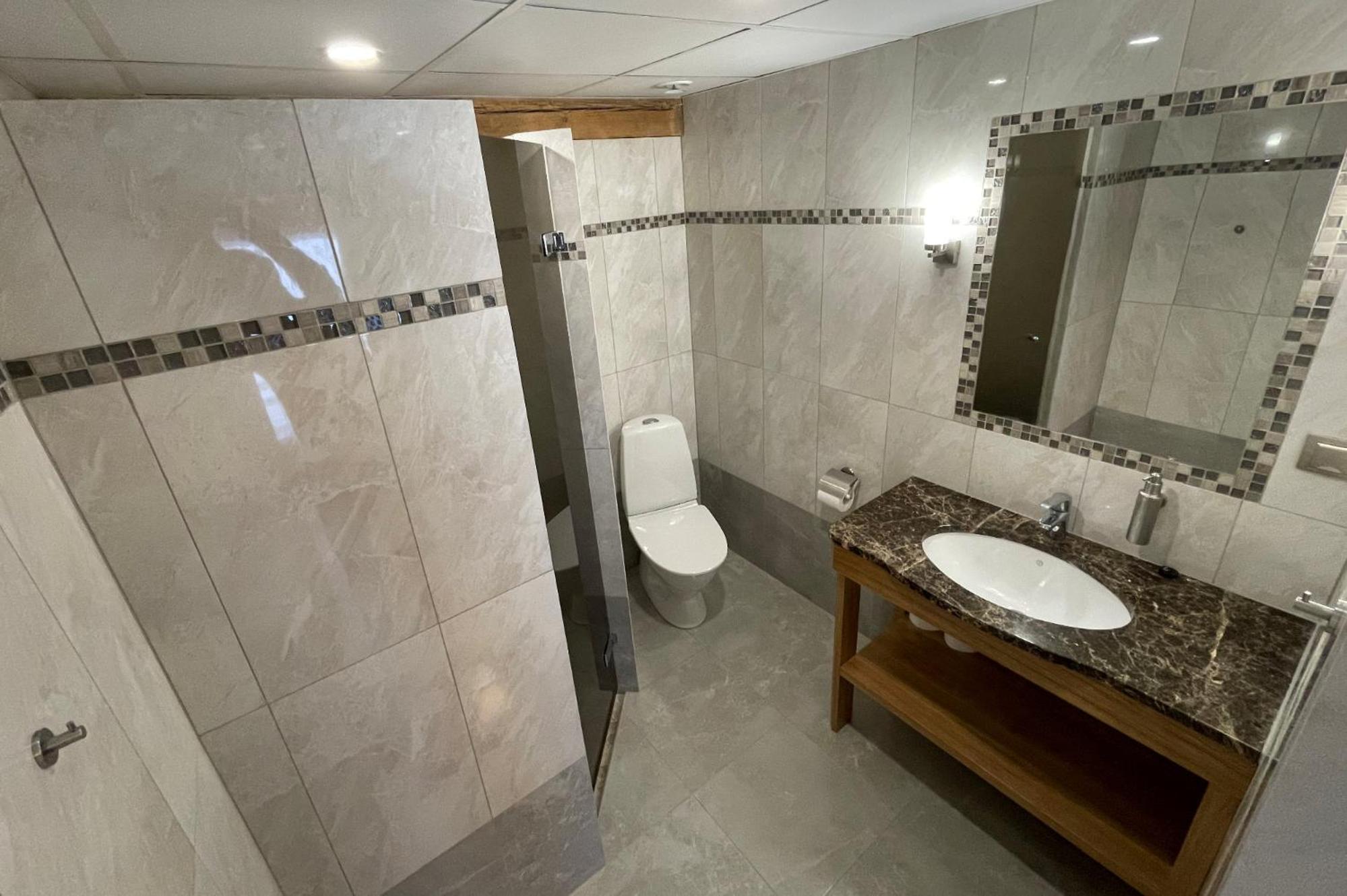 Twin Room - Photo 3