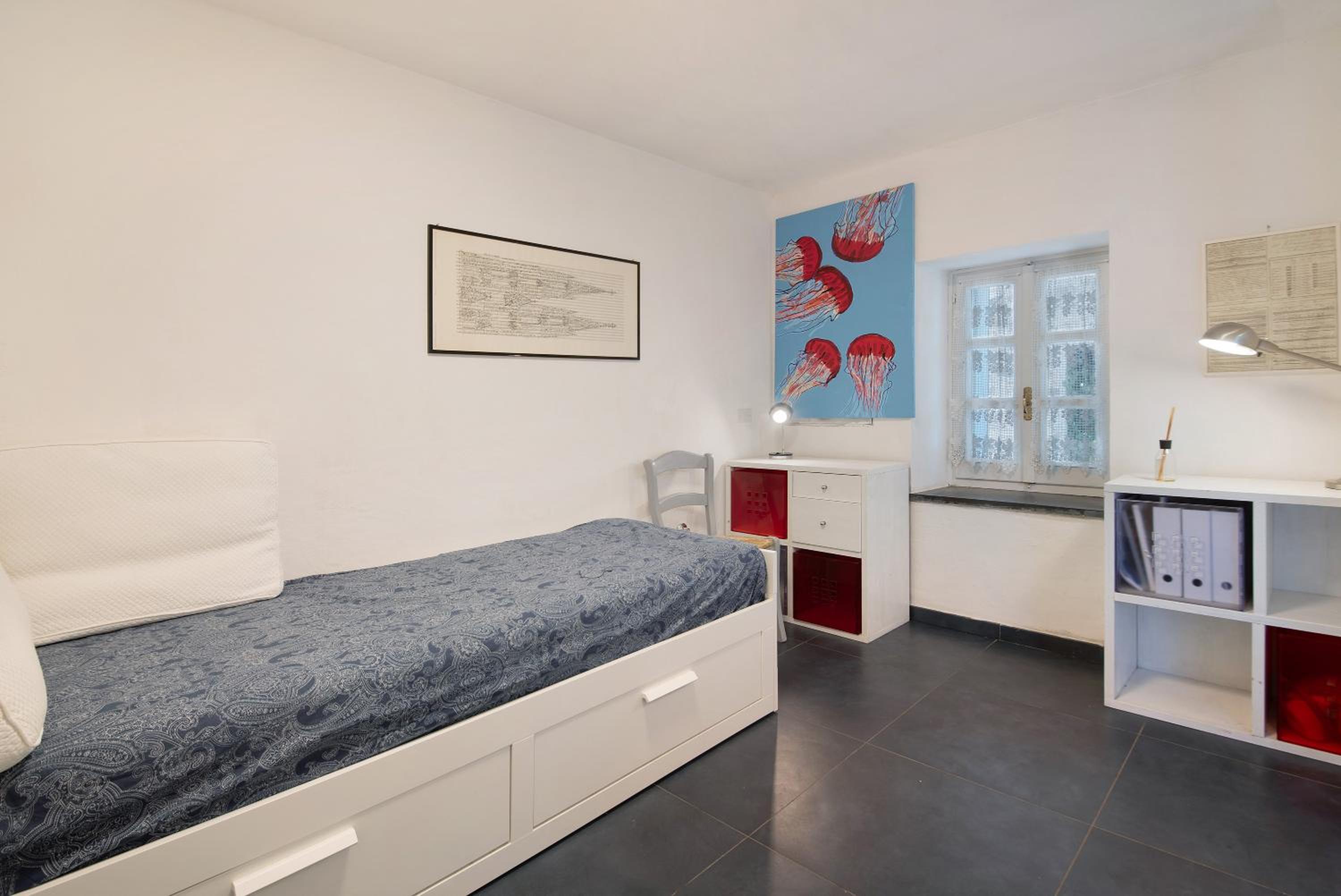 Two-Bedroom House photo 2
