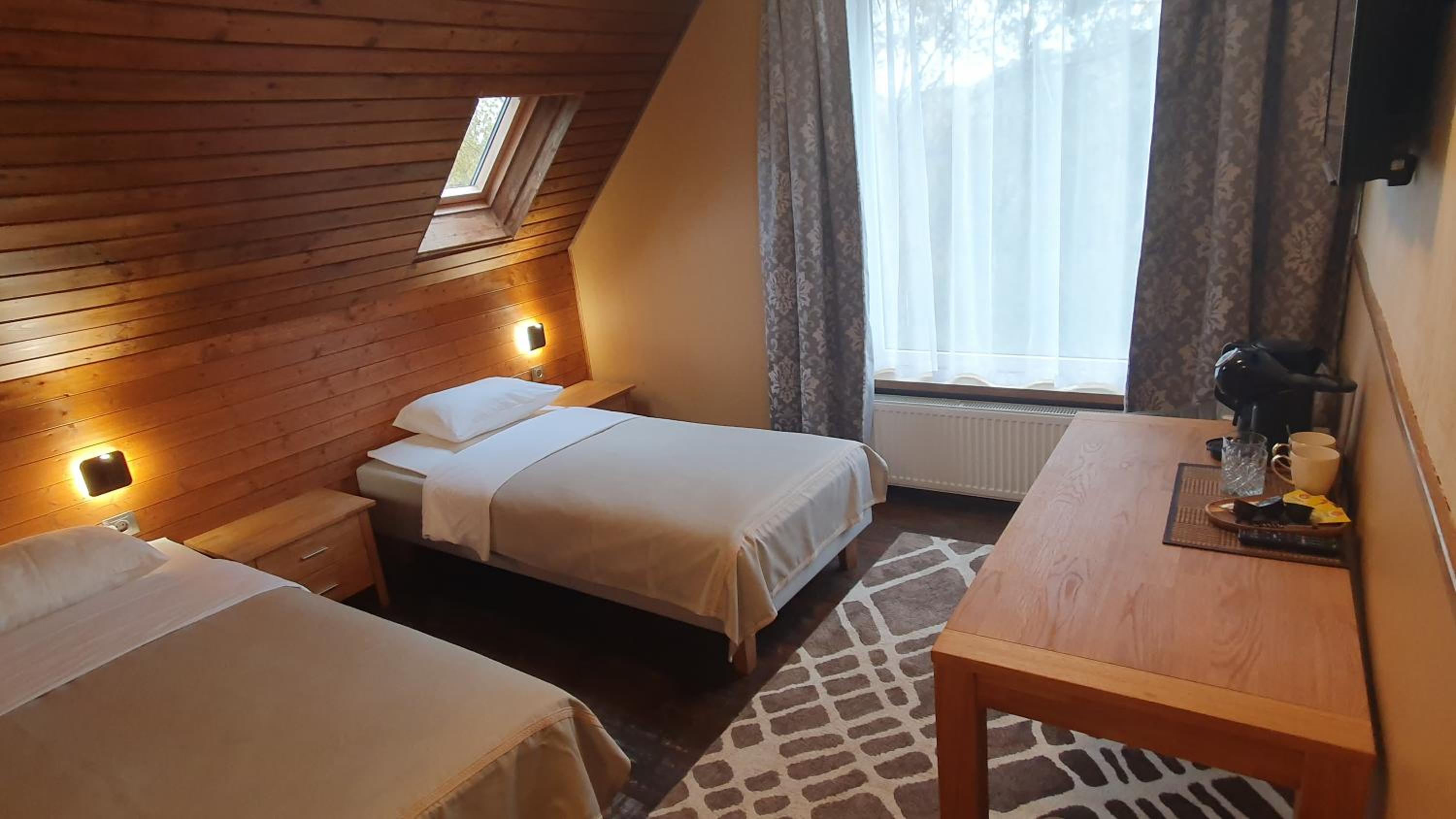 Standard Twin Room - Photo 1