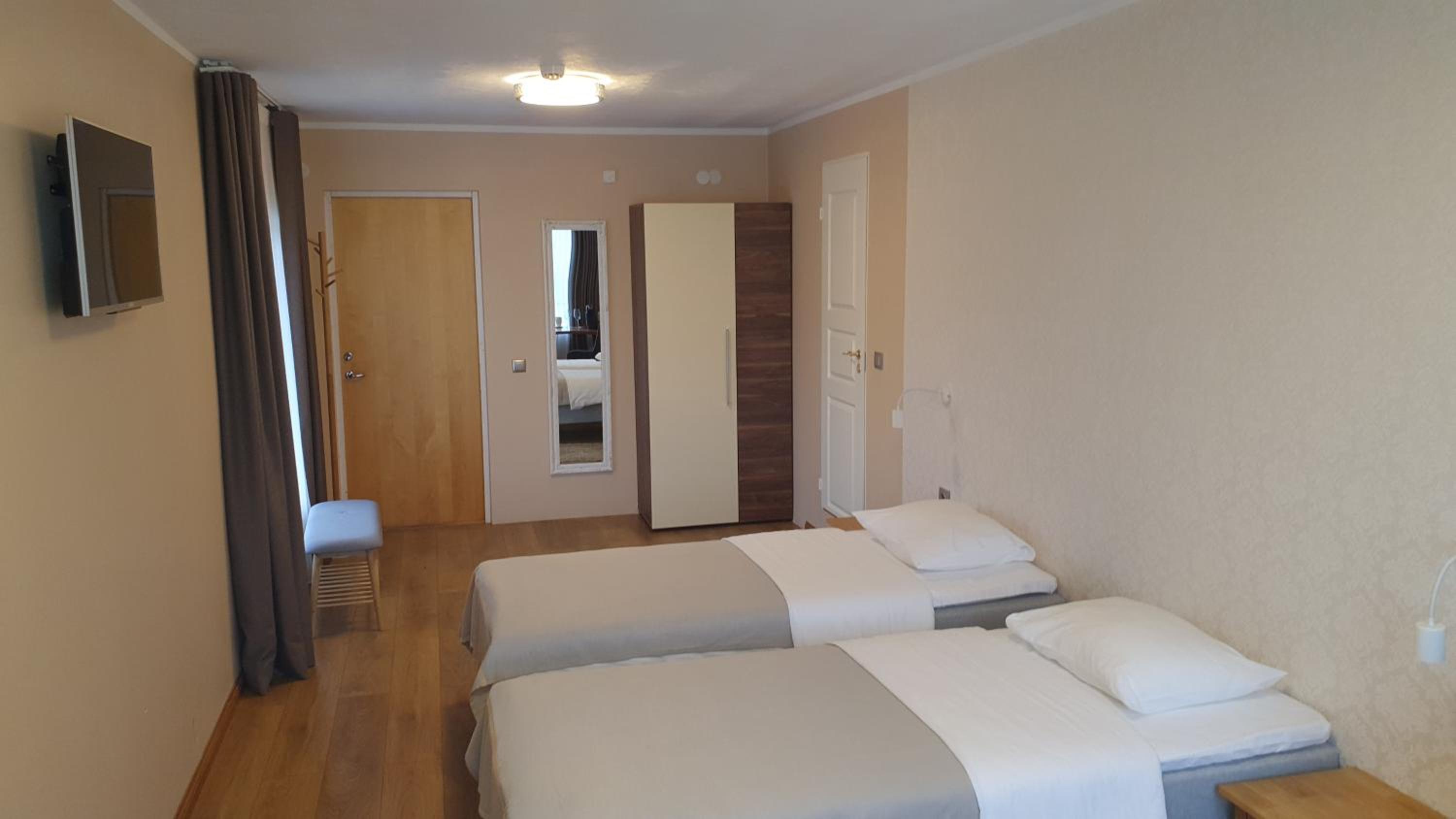 Twin Room - Photo 4