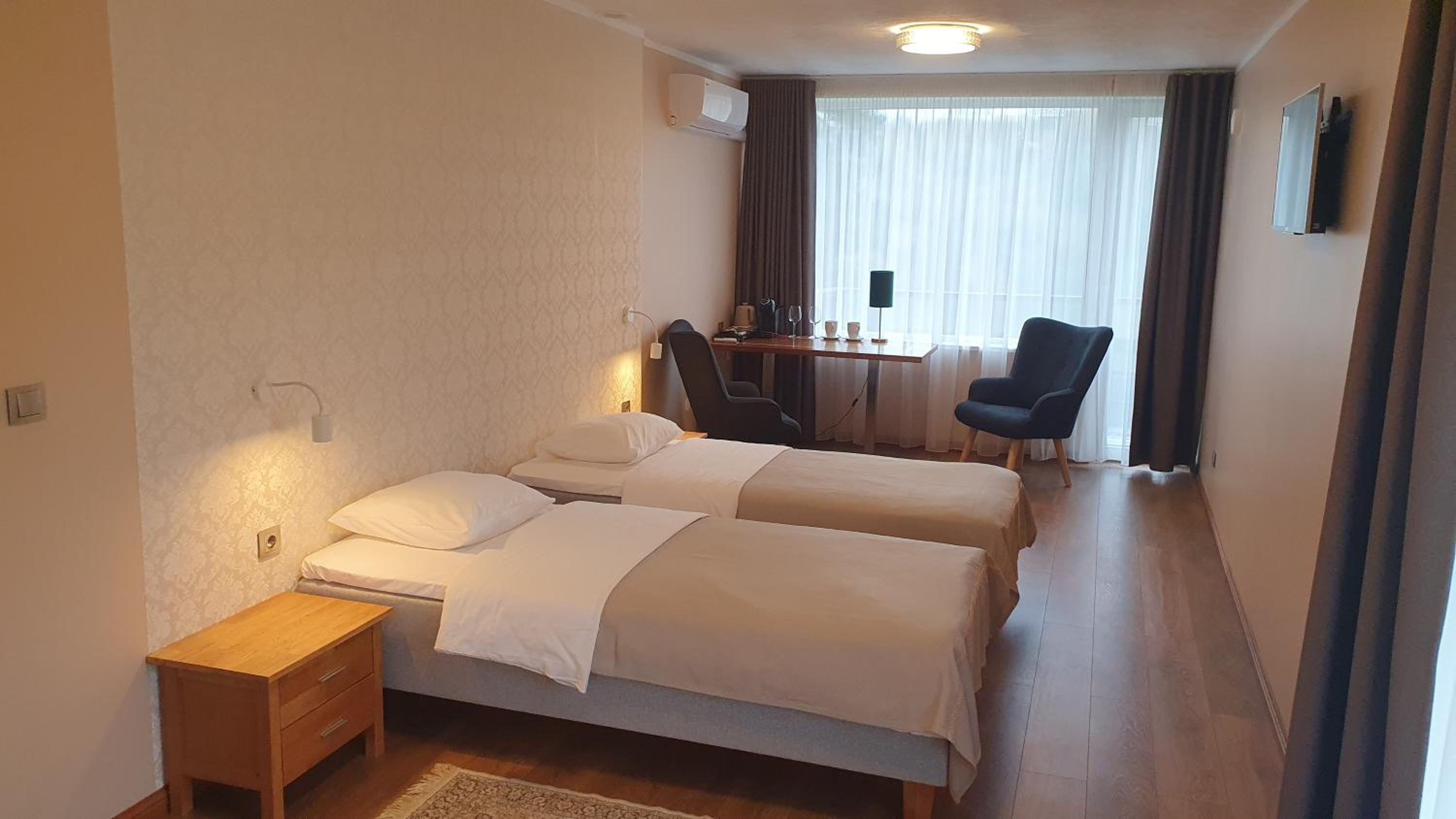 Twin Room - Photo 1