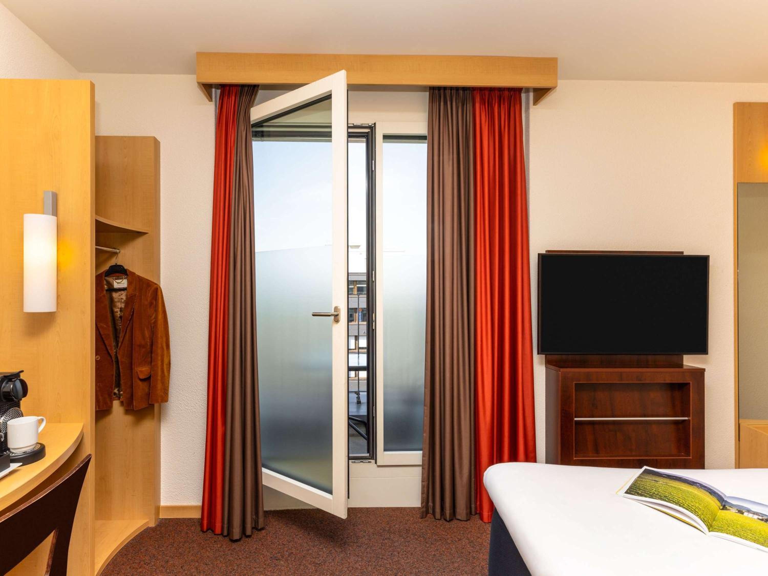 Panorama Double Room with Balcony - Photo 1