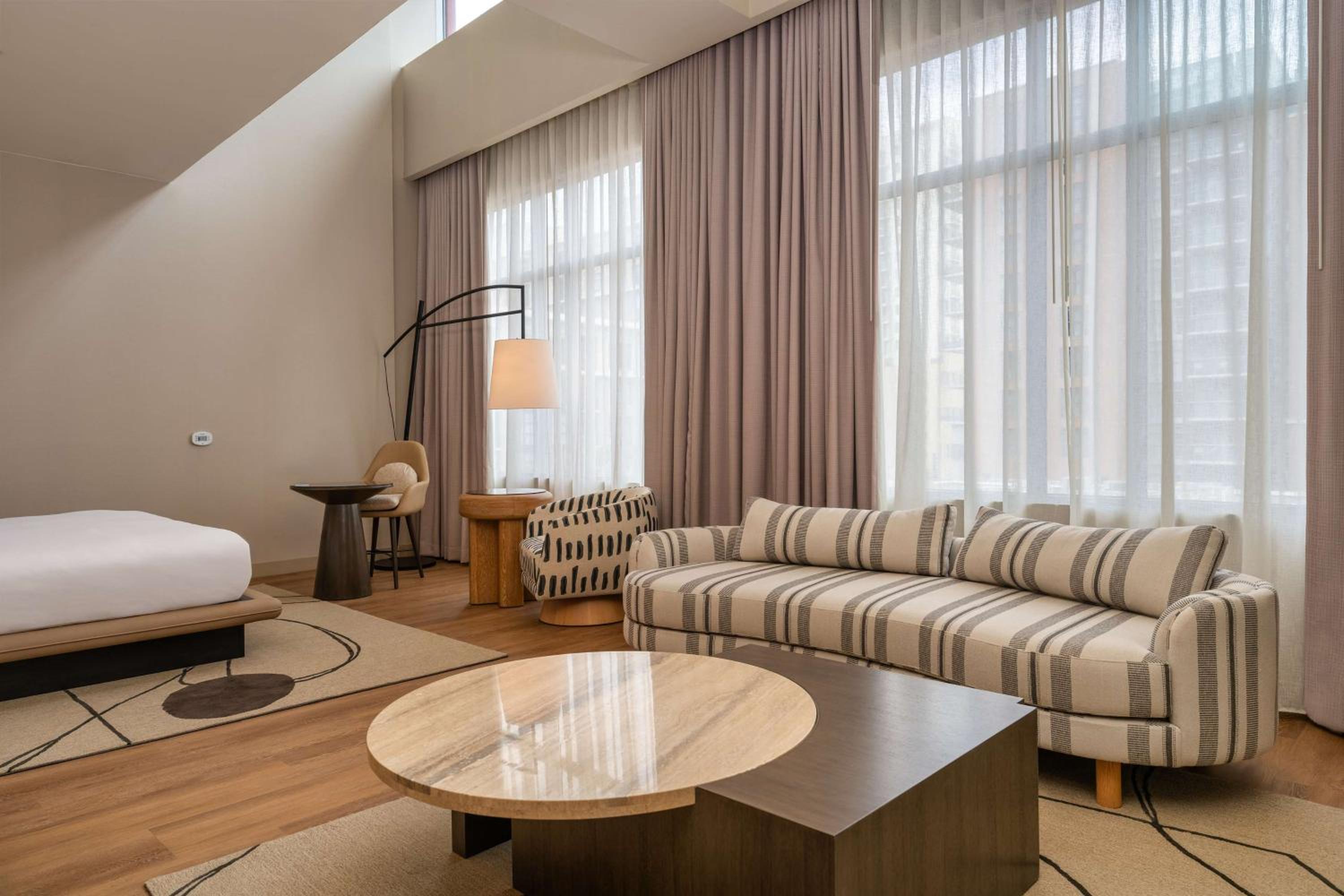 GASLAMP QUARTER LOFT SUITE - 1 KING