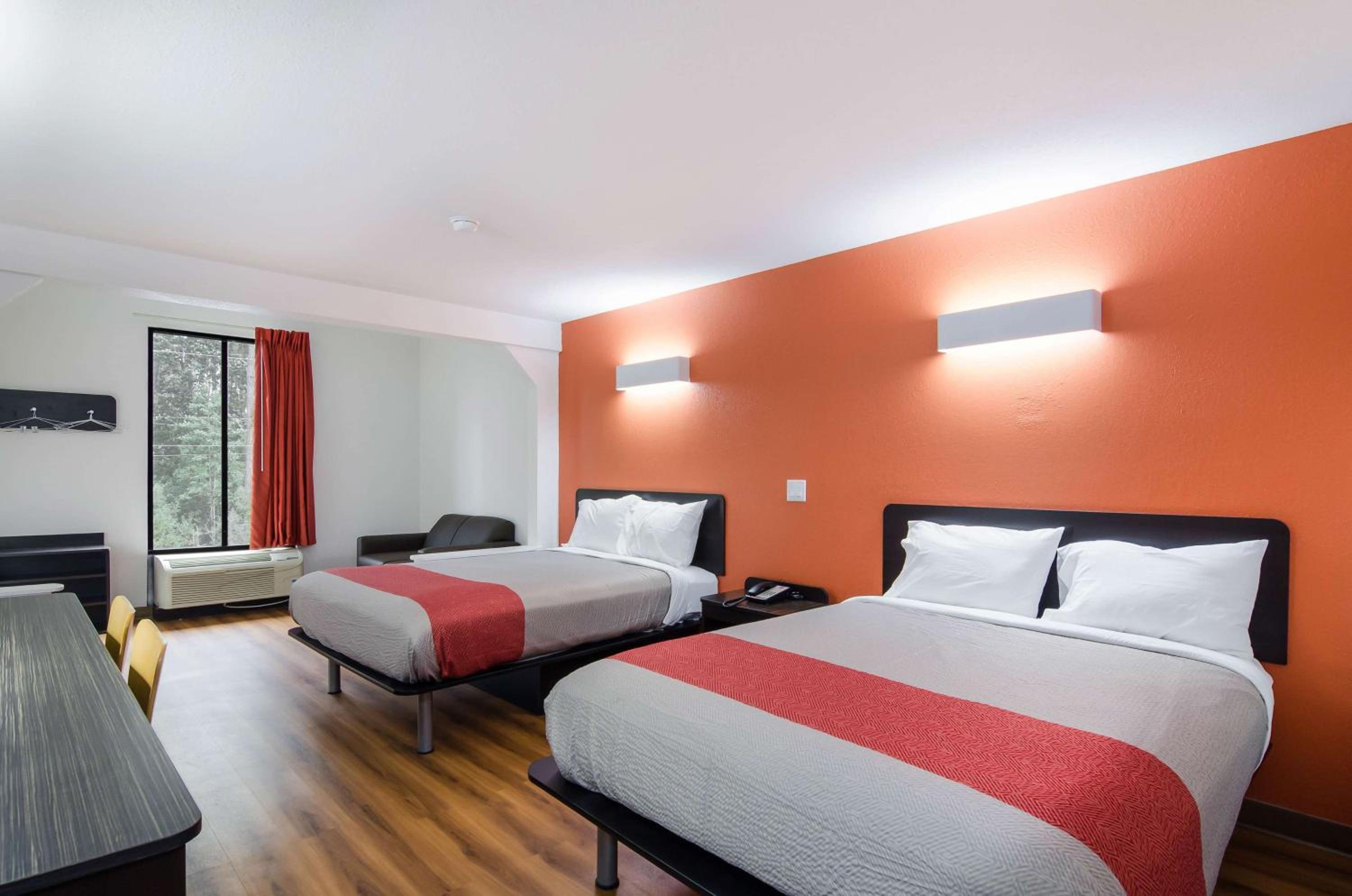 Deluxe Queen Room with Two Queen Beds - Non-Smoking photo 2