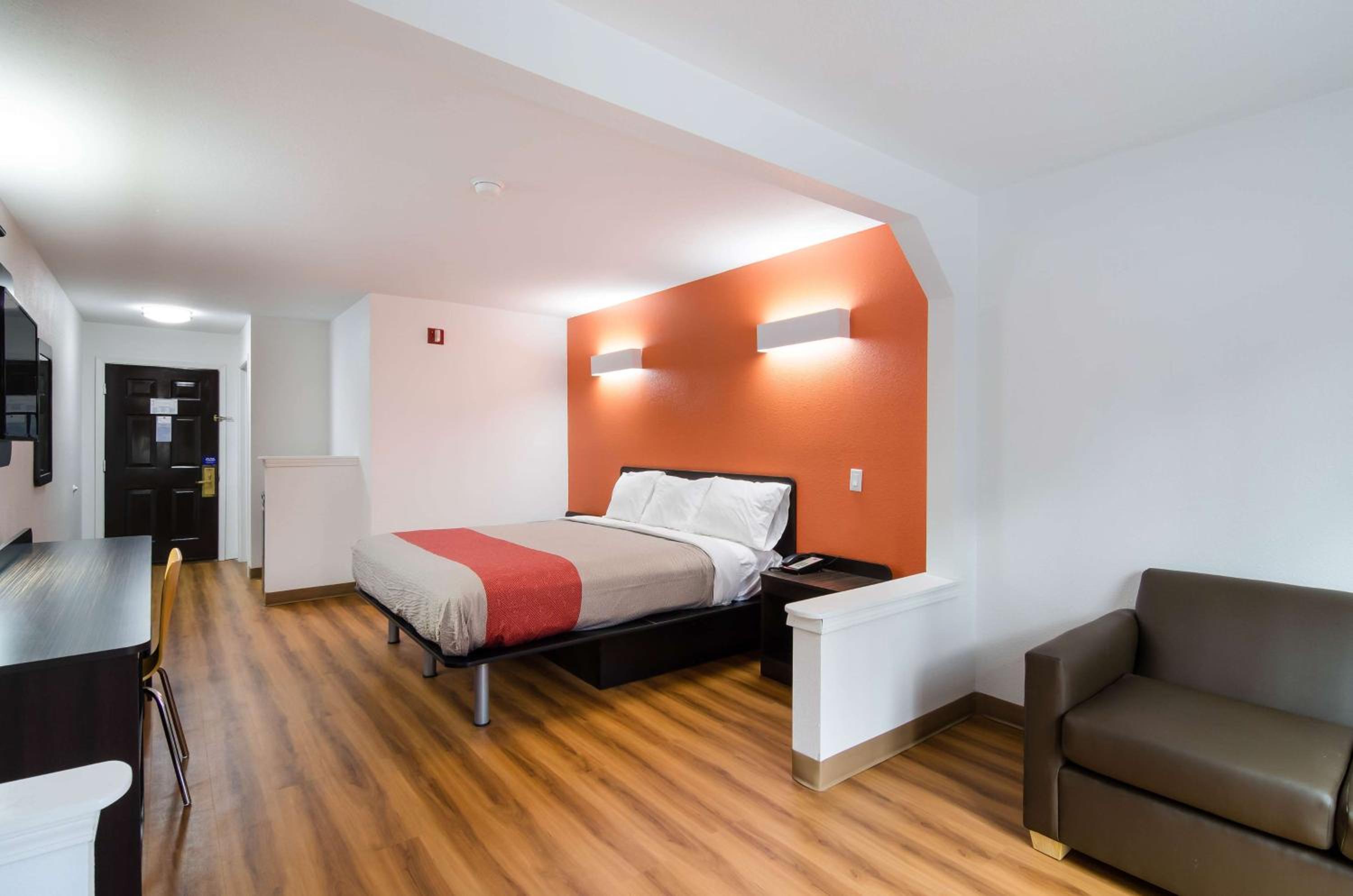 King Room - Non-Smoking photo 3