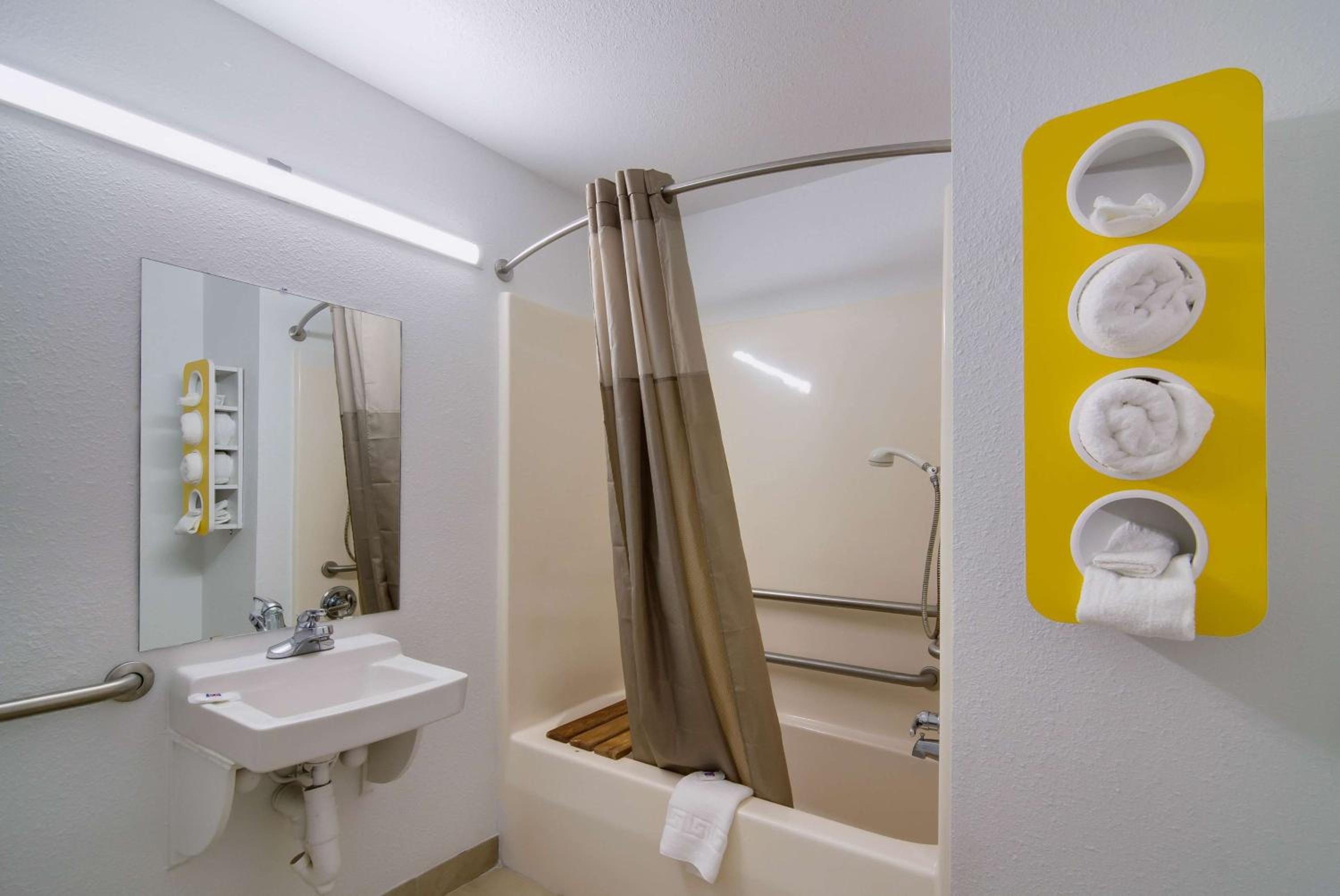 King Room - Disability Access - Non-Smoking