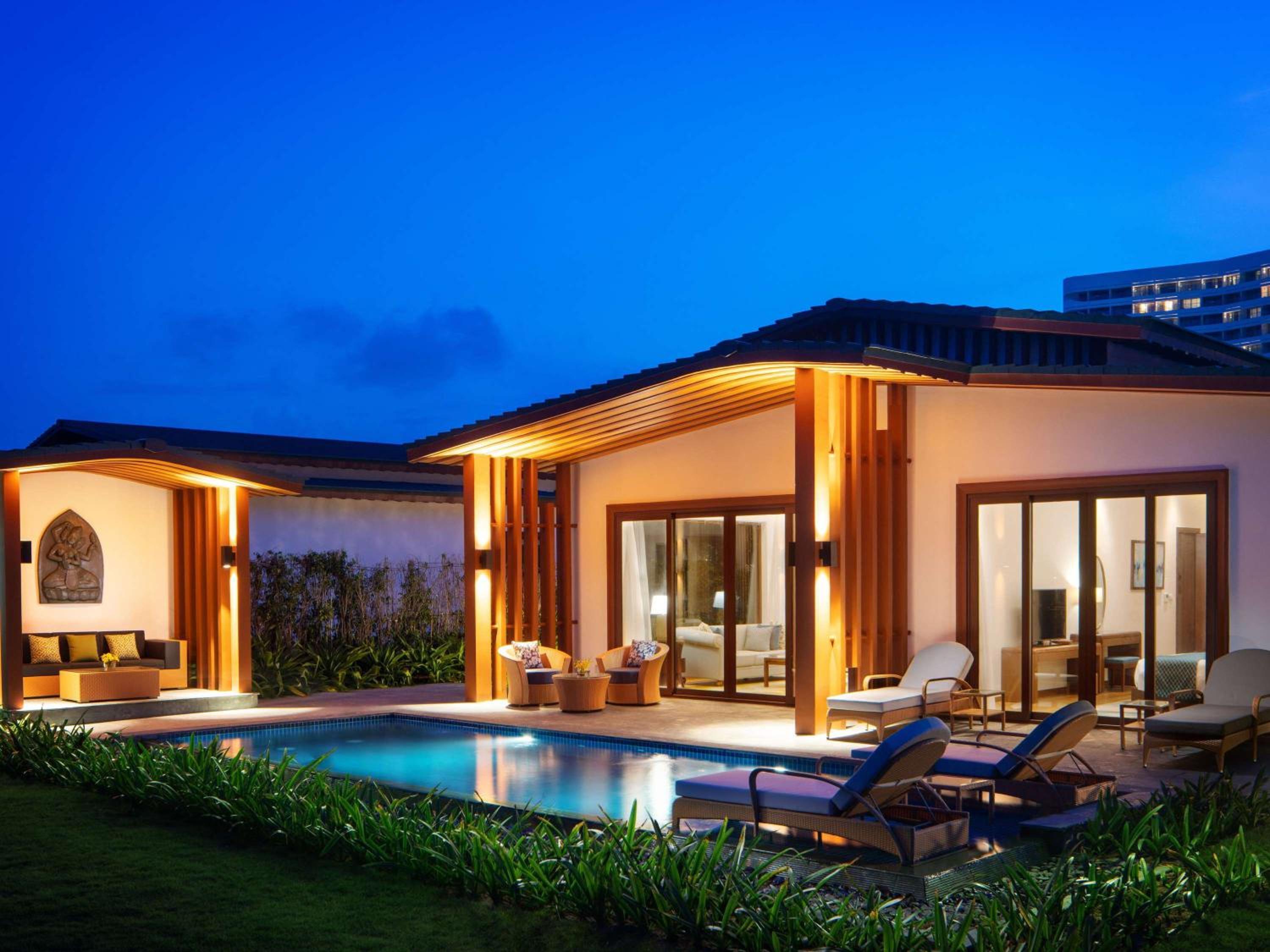 One-Bedroom Pool Villa - Beachfront - Photo 3