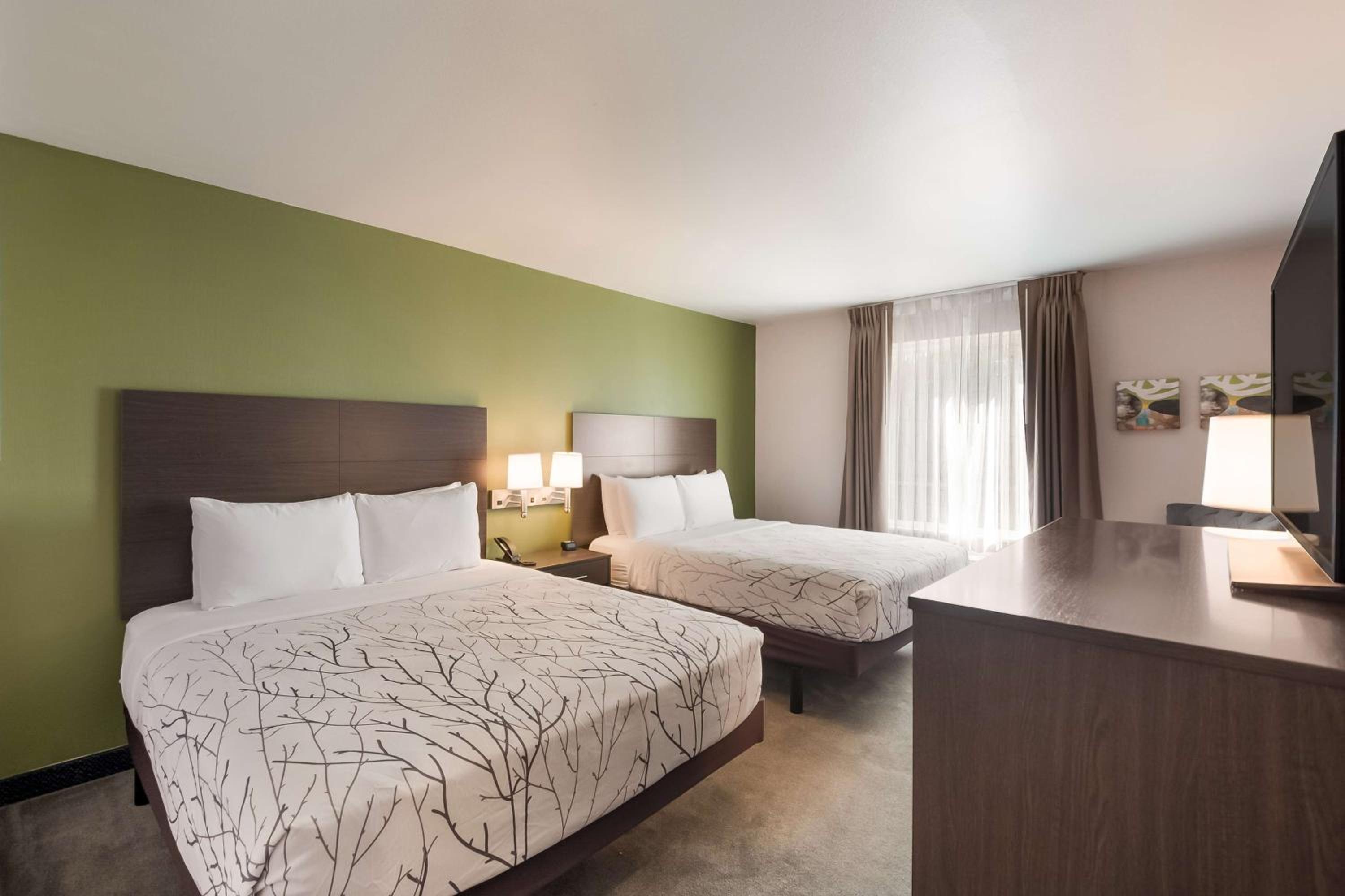 Queen Room with Two Queen Beds - Photo 1