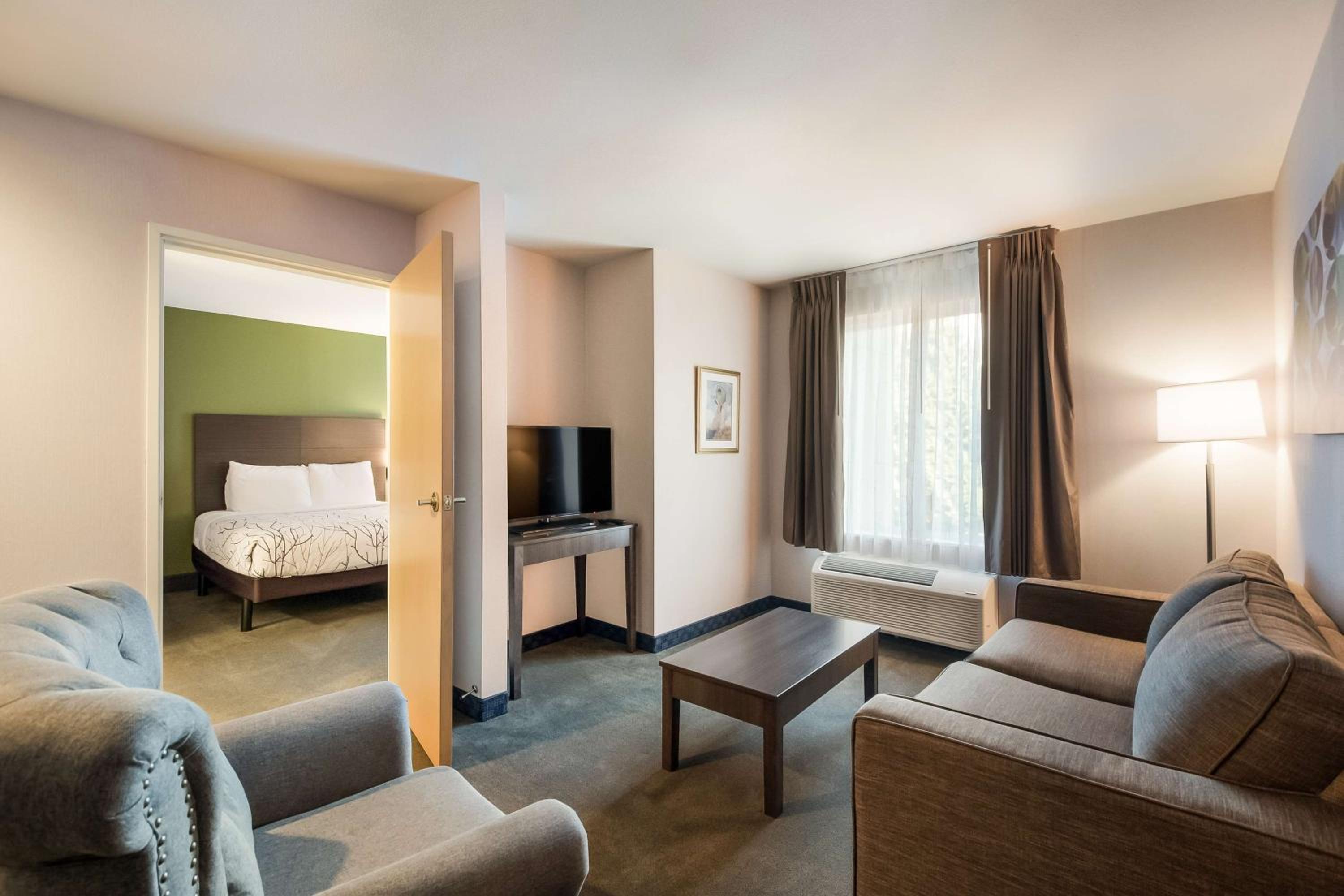 Queen Suite with Two Queen Beds - Photo 3