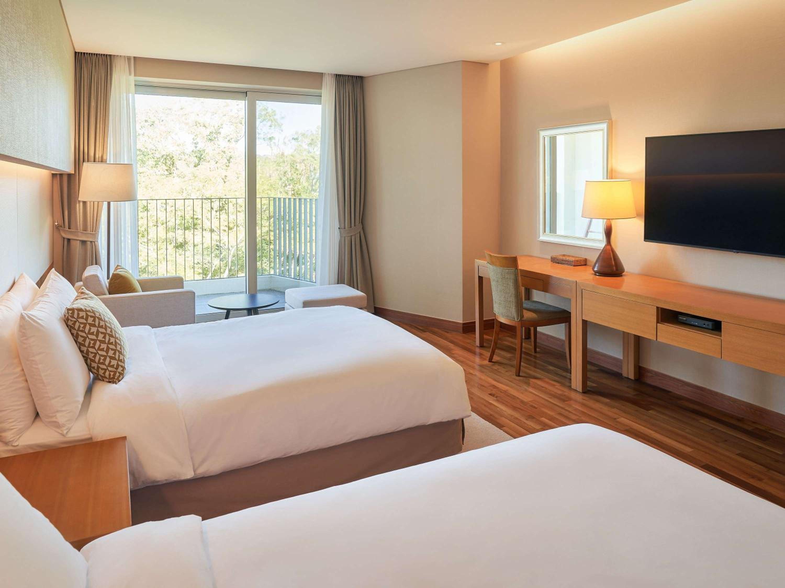Deluxe Room With Pool Access - Photo 7