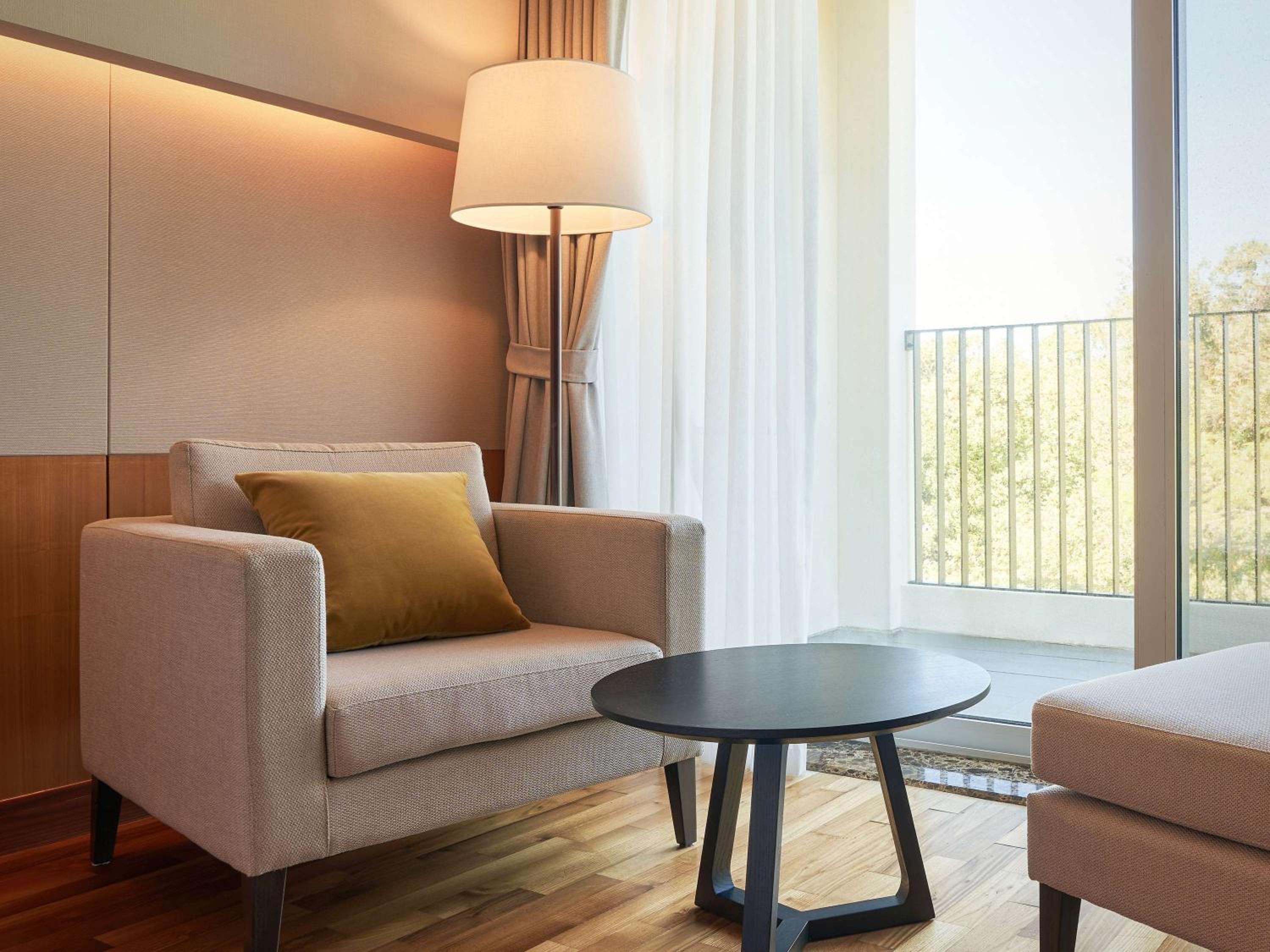 Deluxe Room With Pool Access - Photo 8