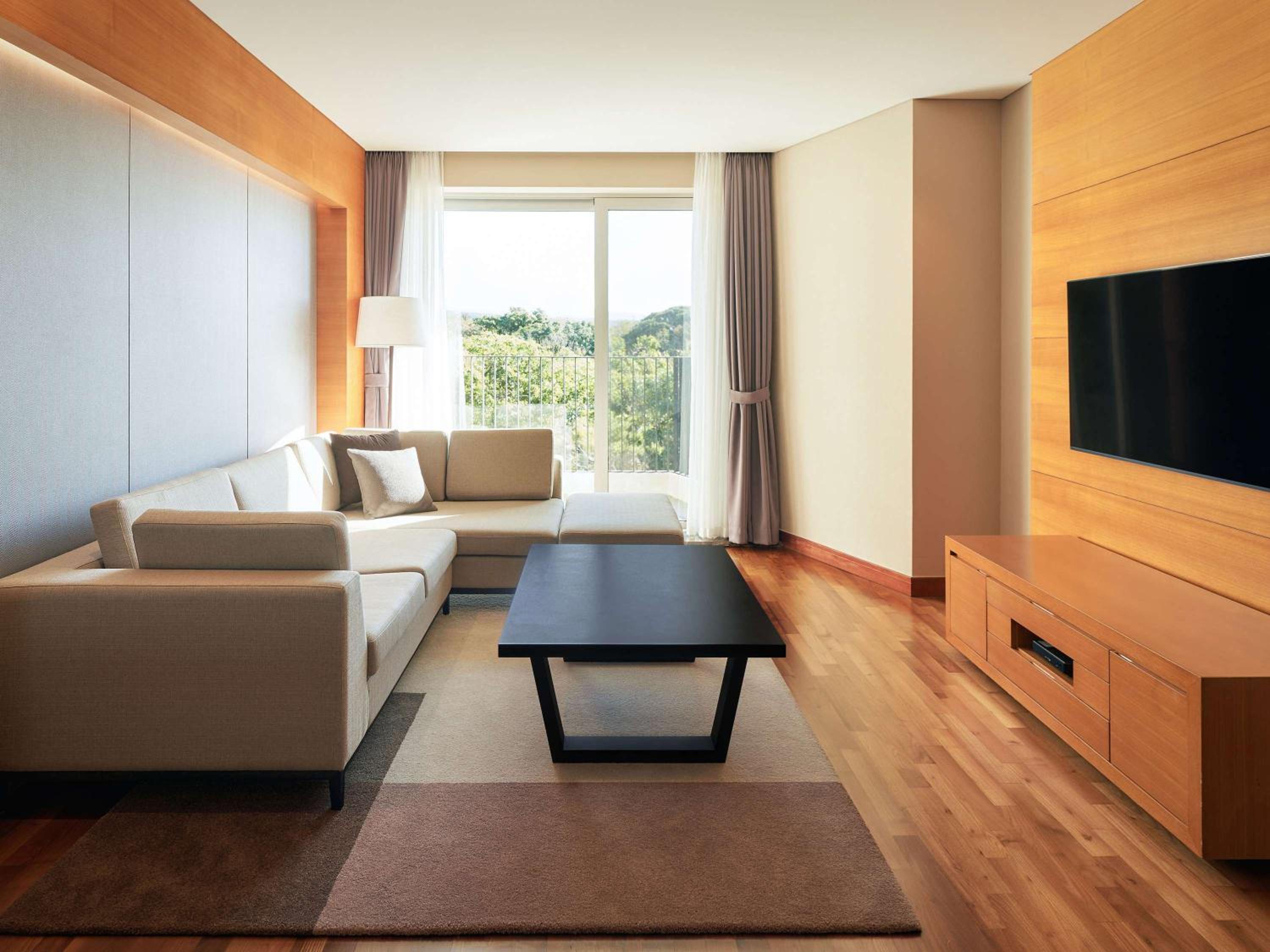 Executive Suite - Photo 3