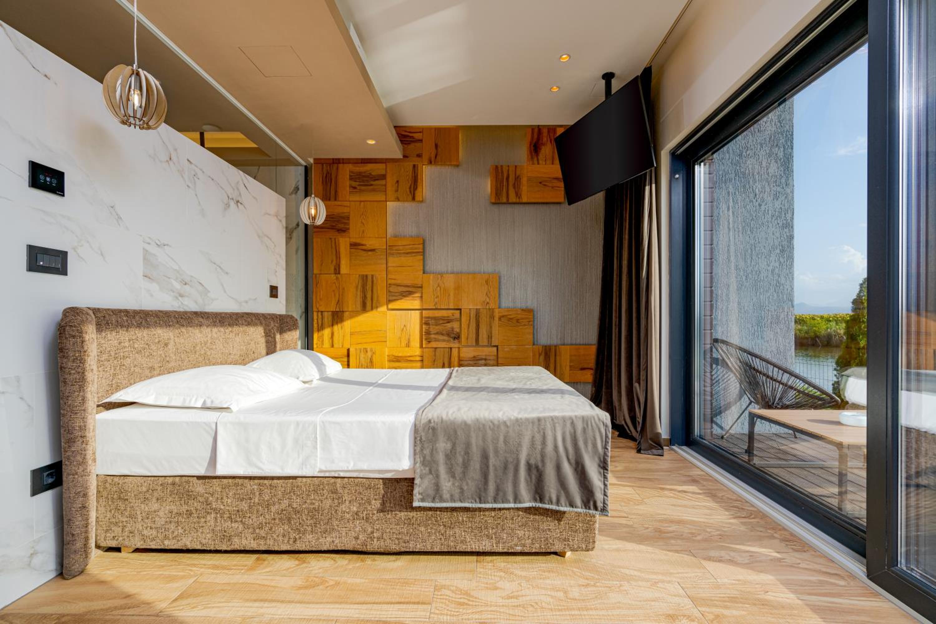 Standard King Room - Photo 5