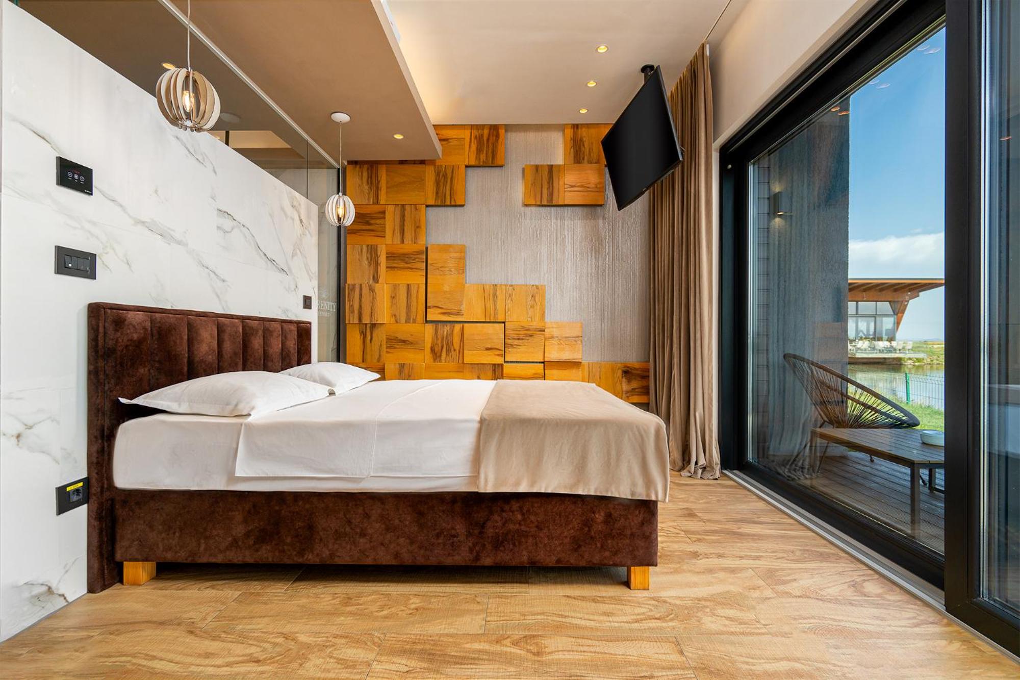 Superior King Room - Photo 9