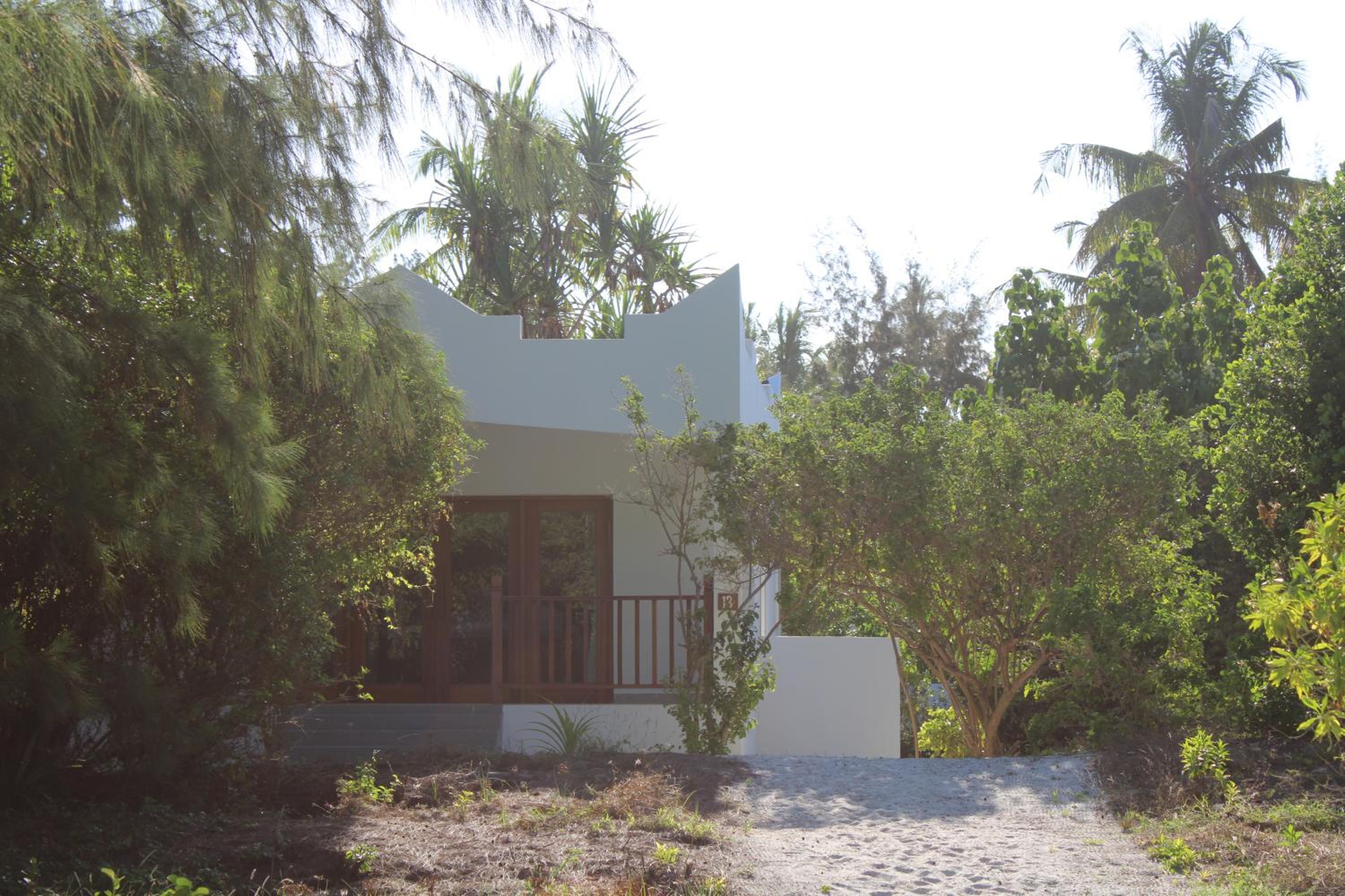 Bungalow with Garden View - Photo 10
