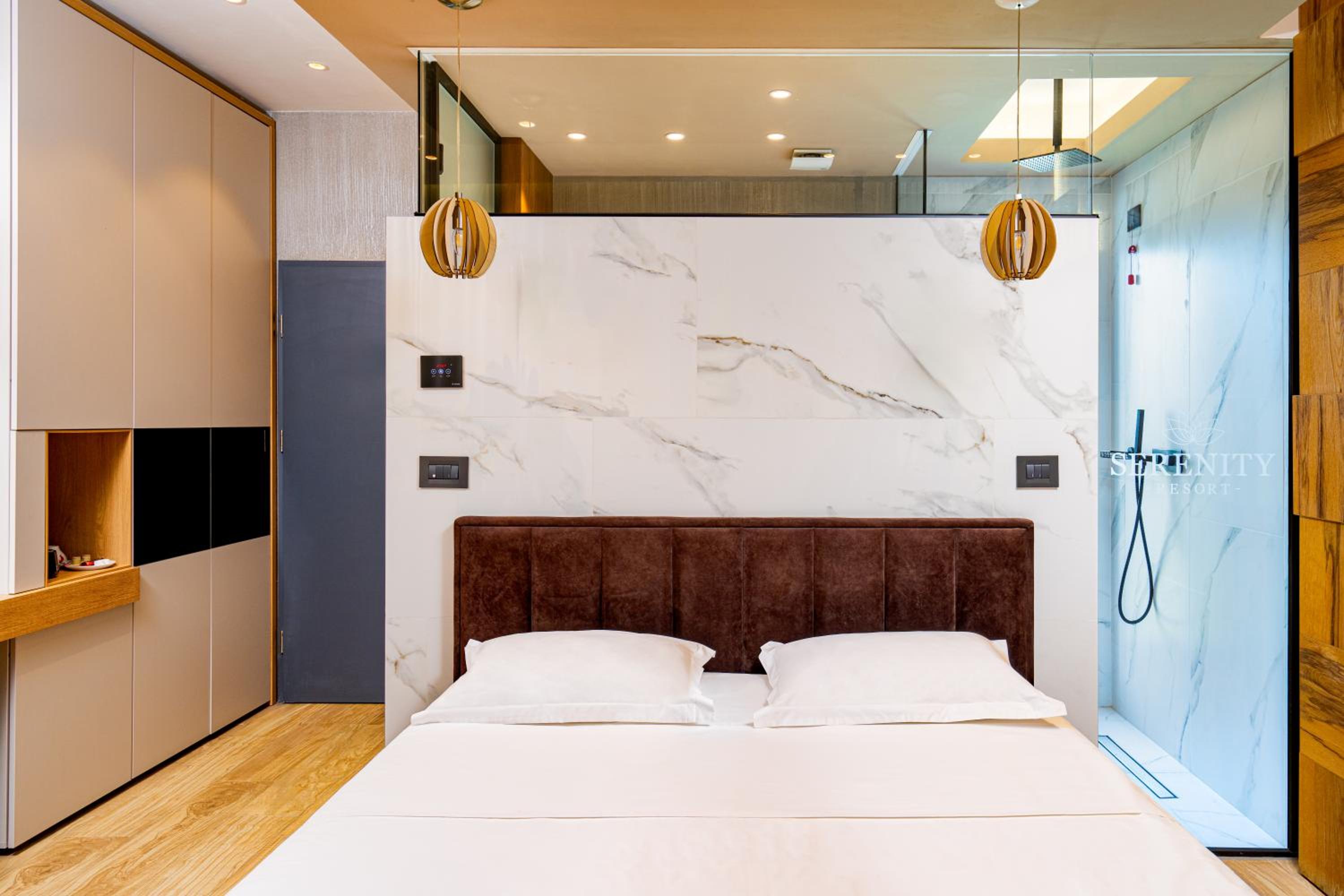 Superior King Room - Photo 11