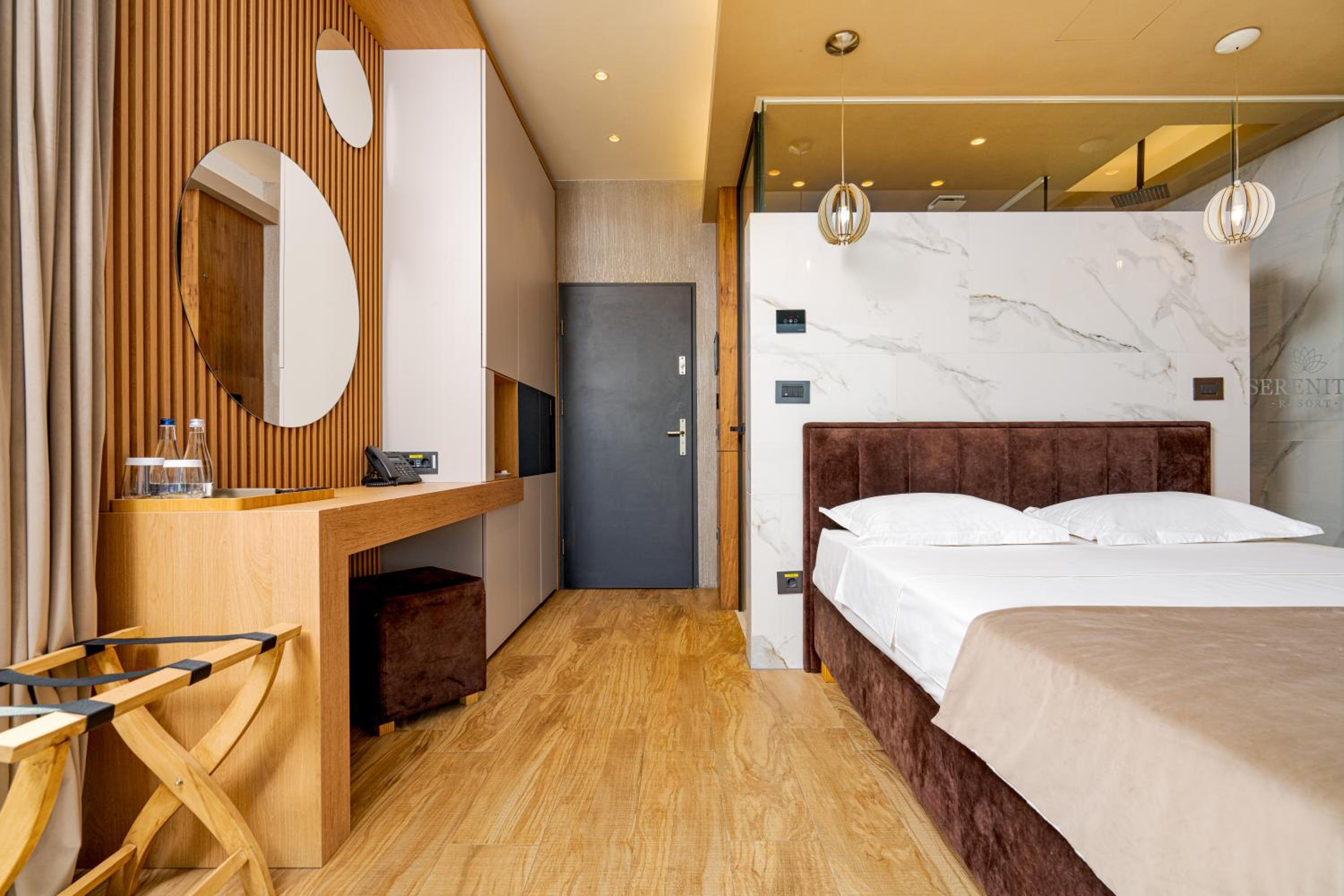 Superior King Room - Photo 10