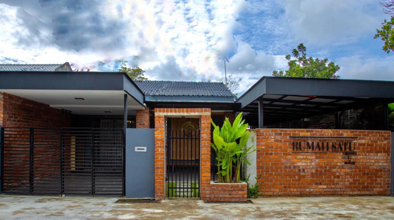 Three-Bedroom House photo 1