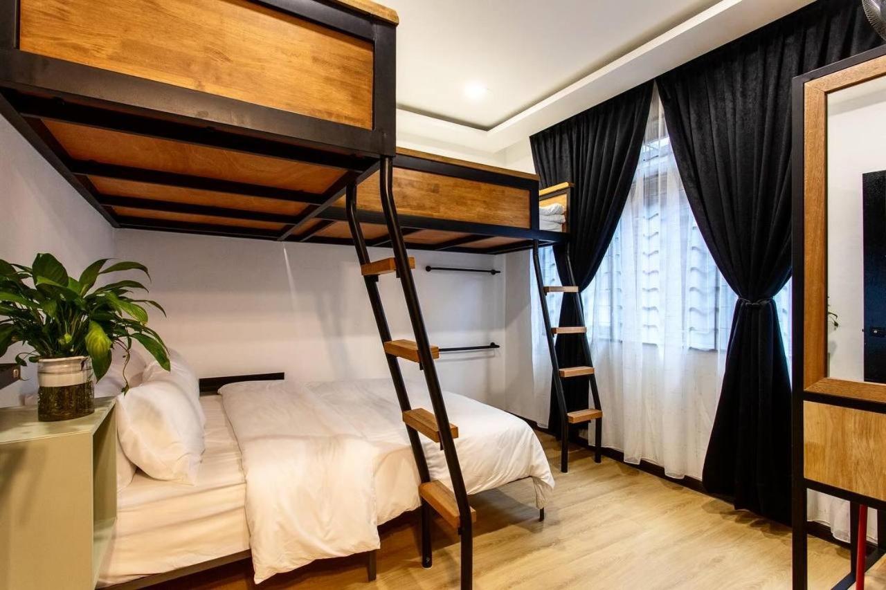 Three-Bedroom House photo 2