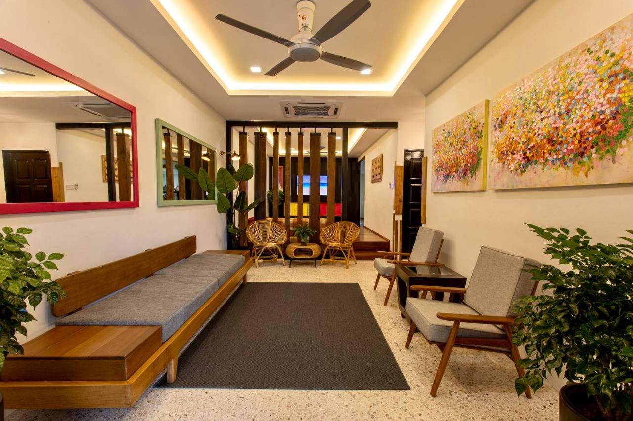 Three-Bedroom House photo 3