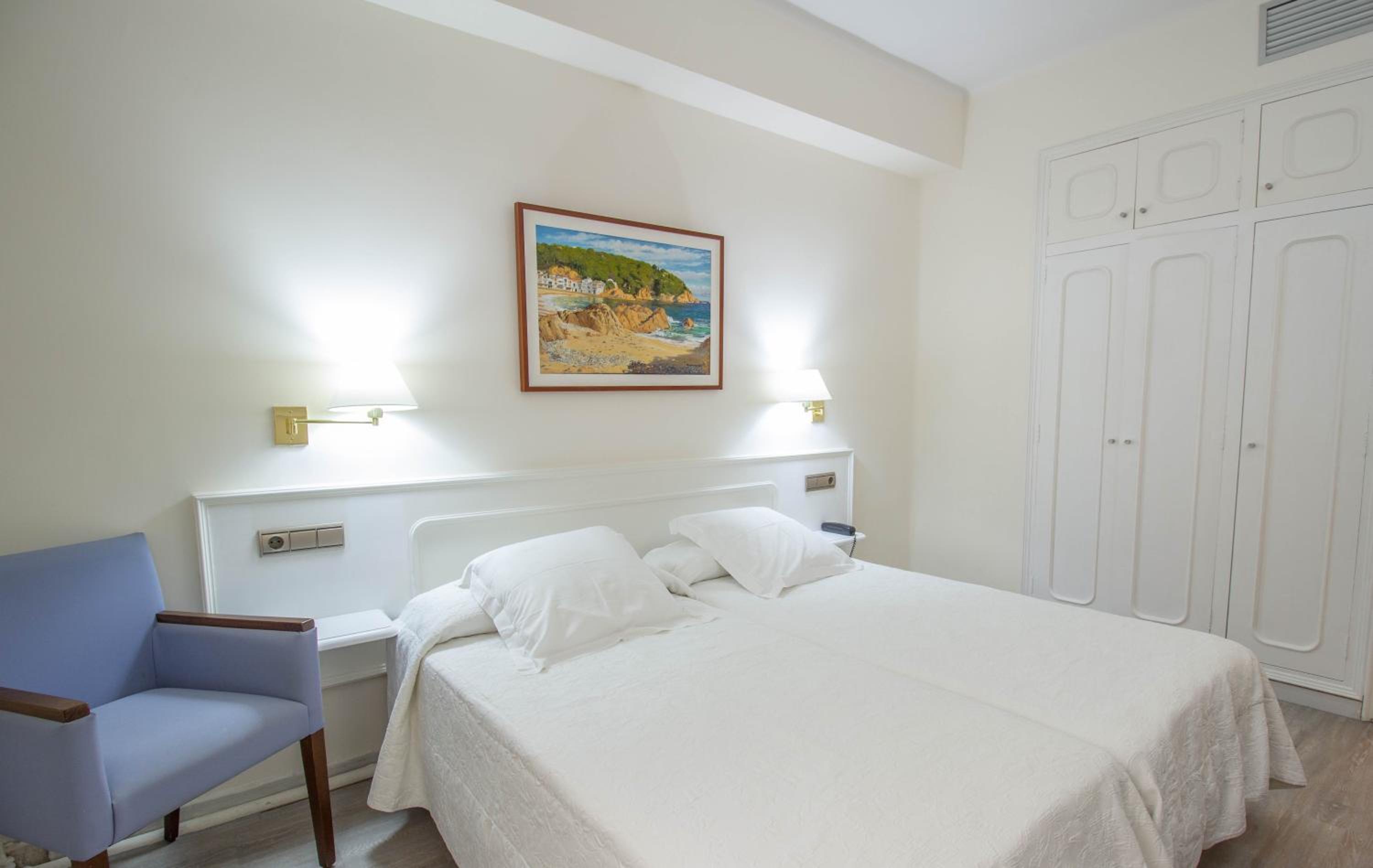 Interior Double or Twin Room - Photo 1