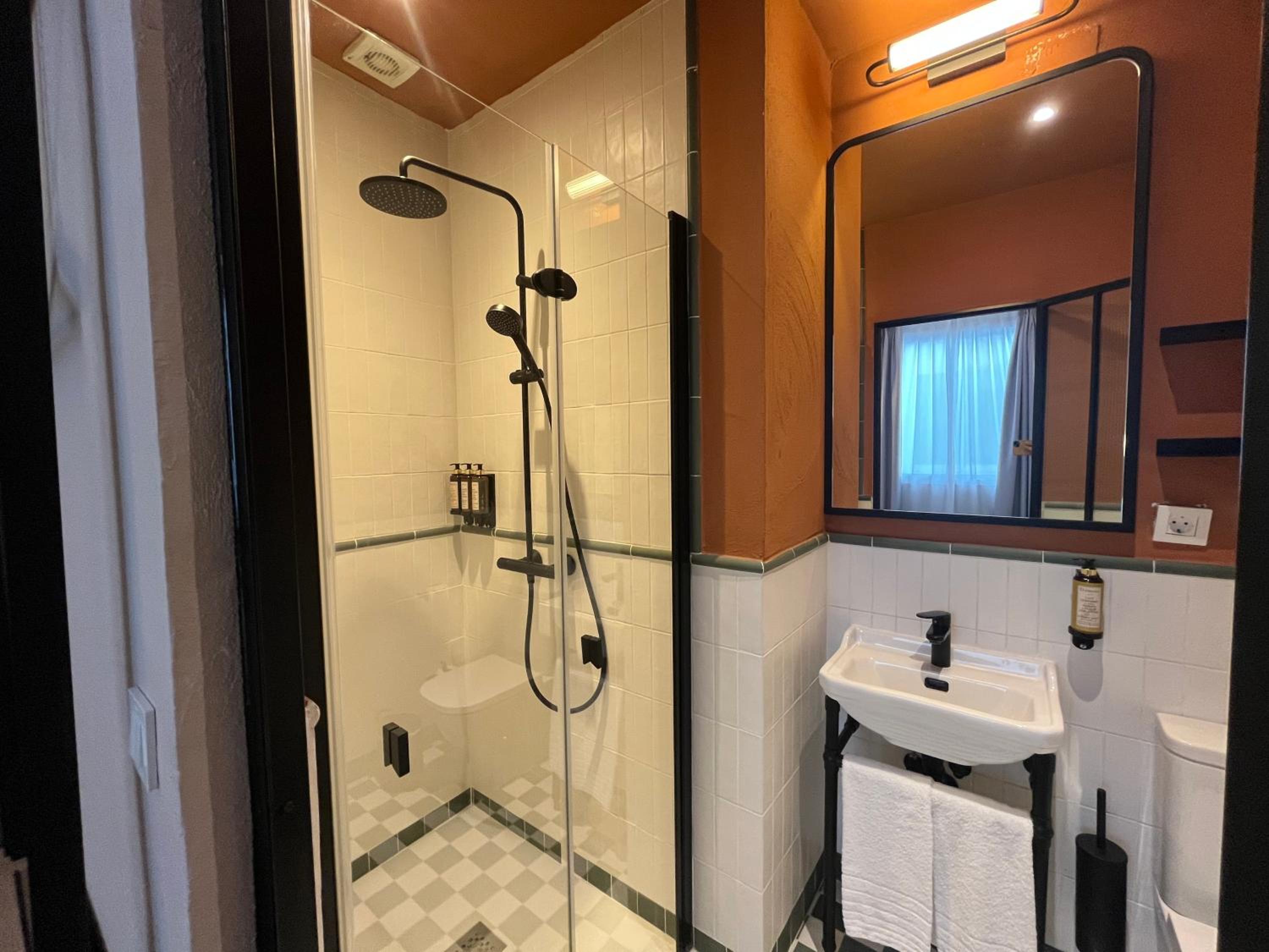 Double Room - Photo 10