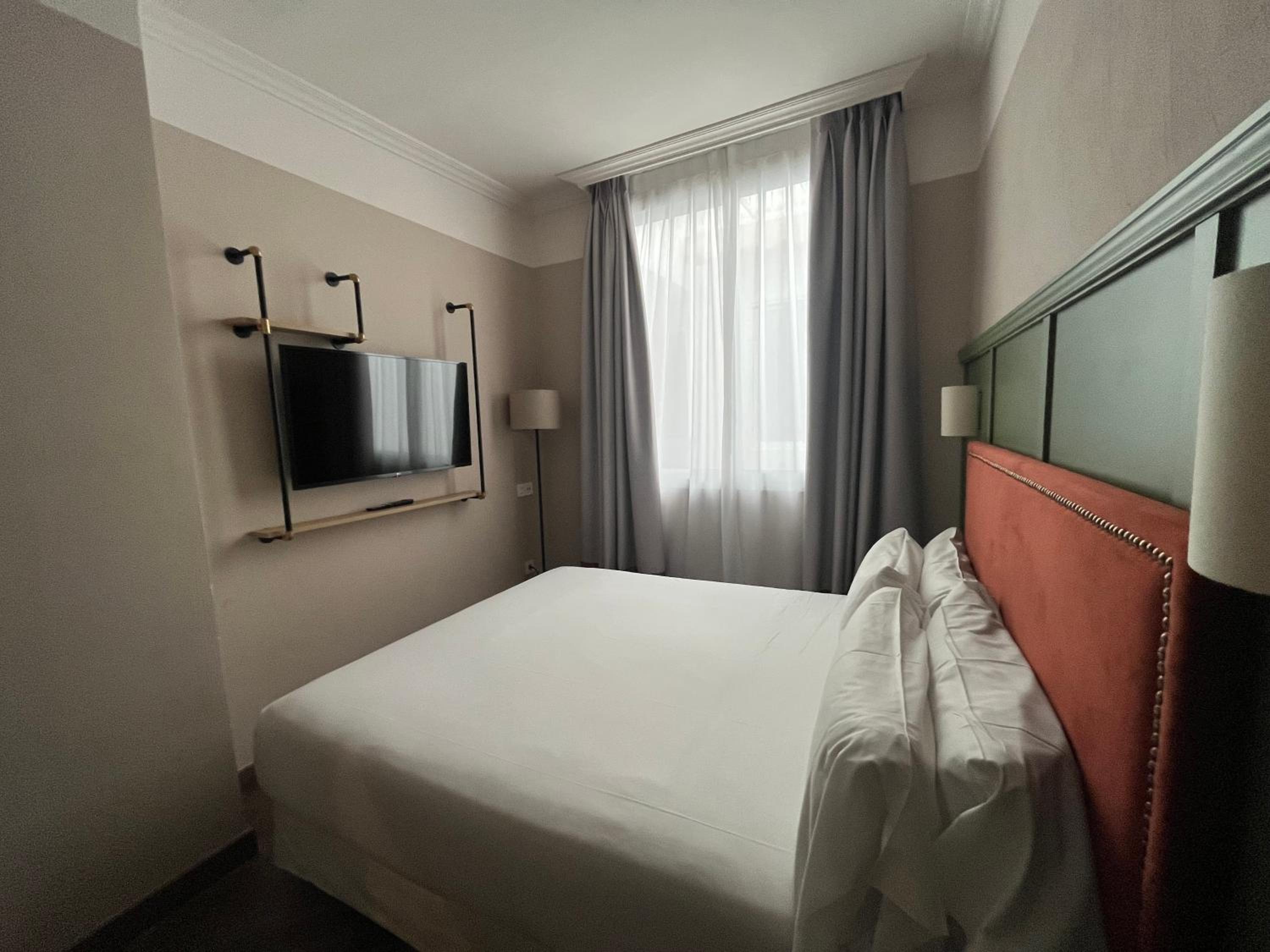 Double Room - Photo 11