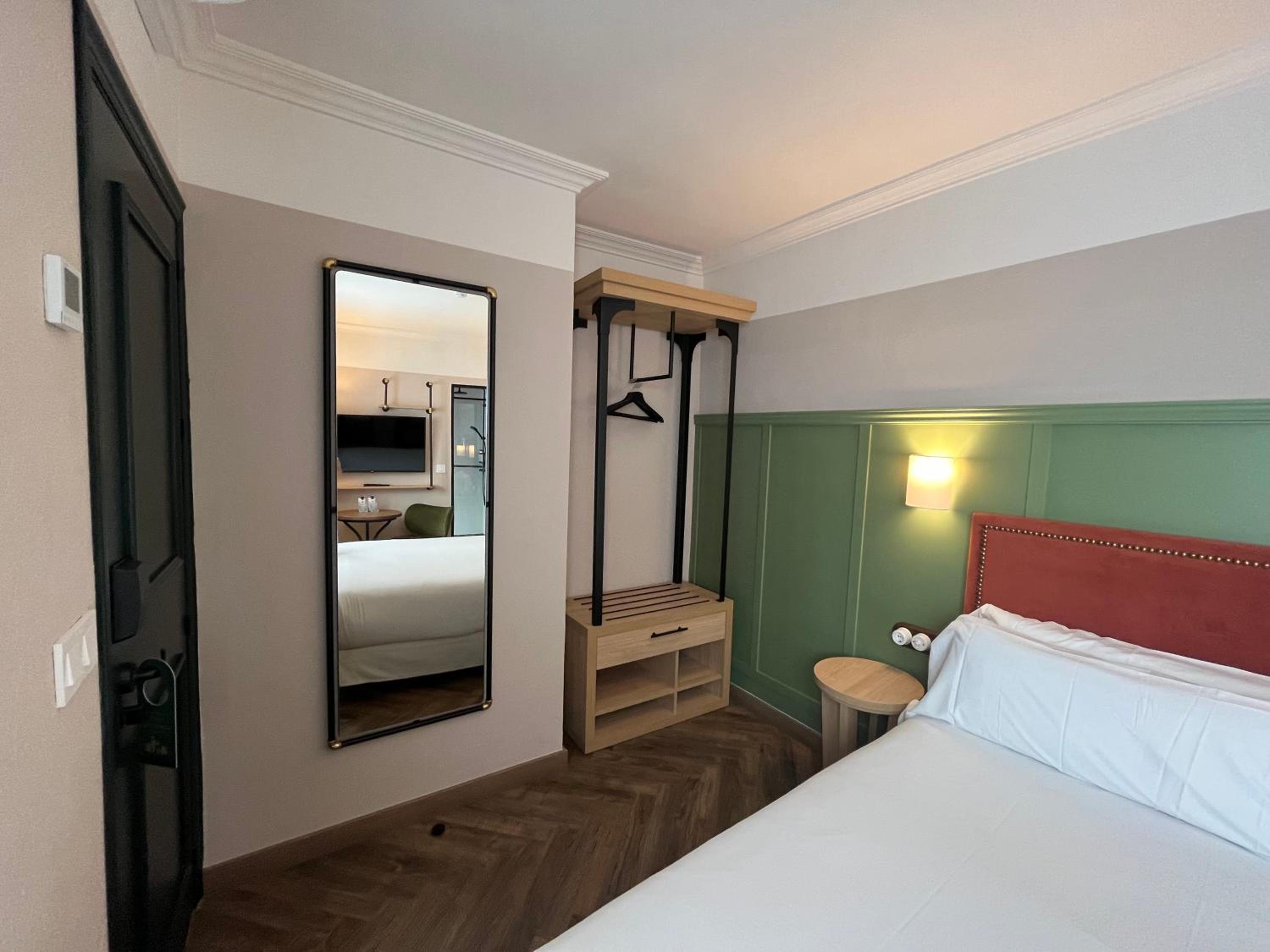 Double Room - Photo 13