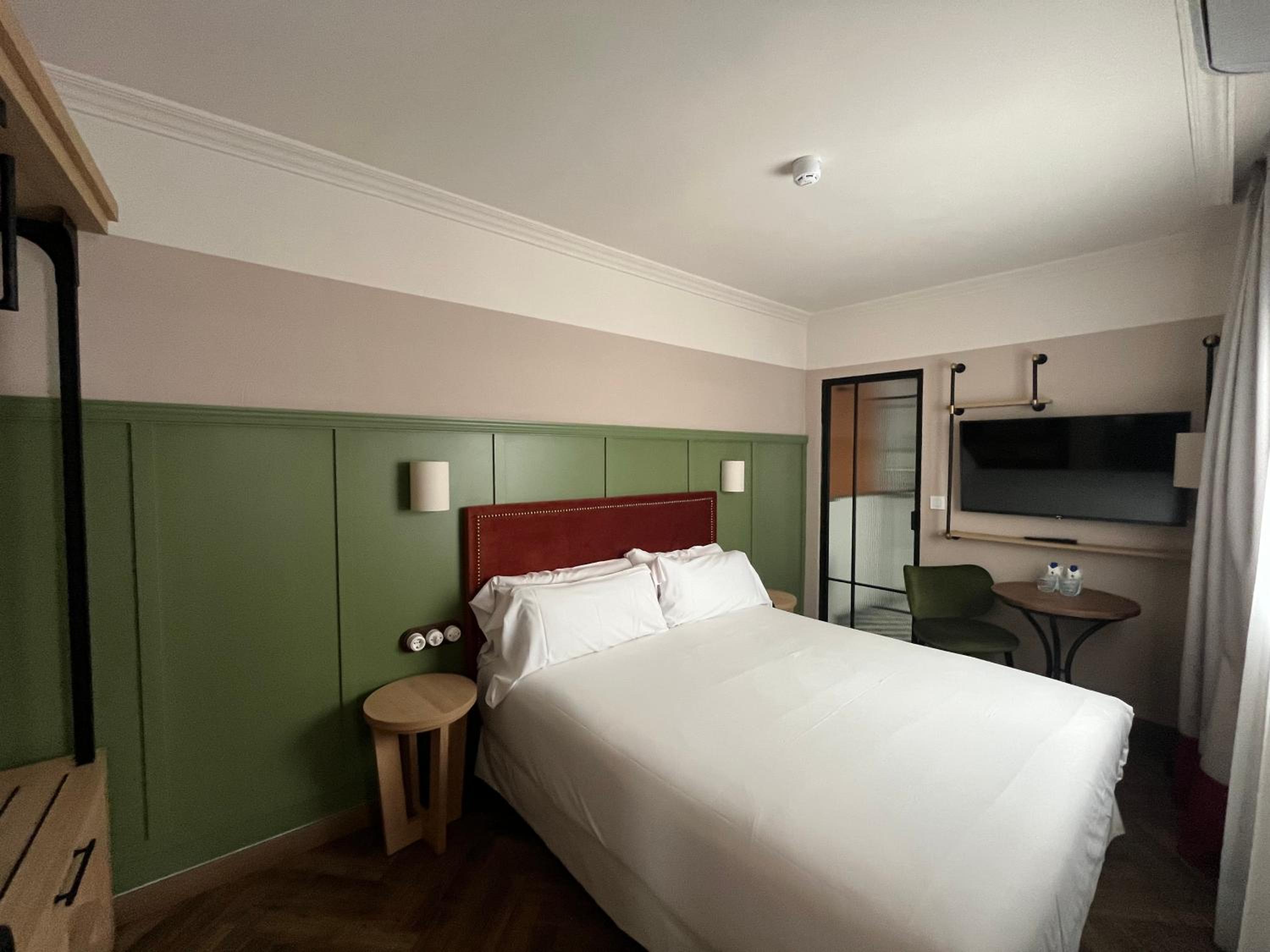 Double Room - Photo 8