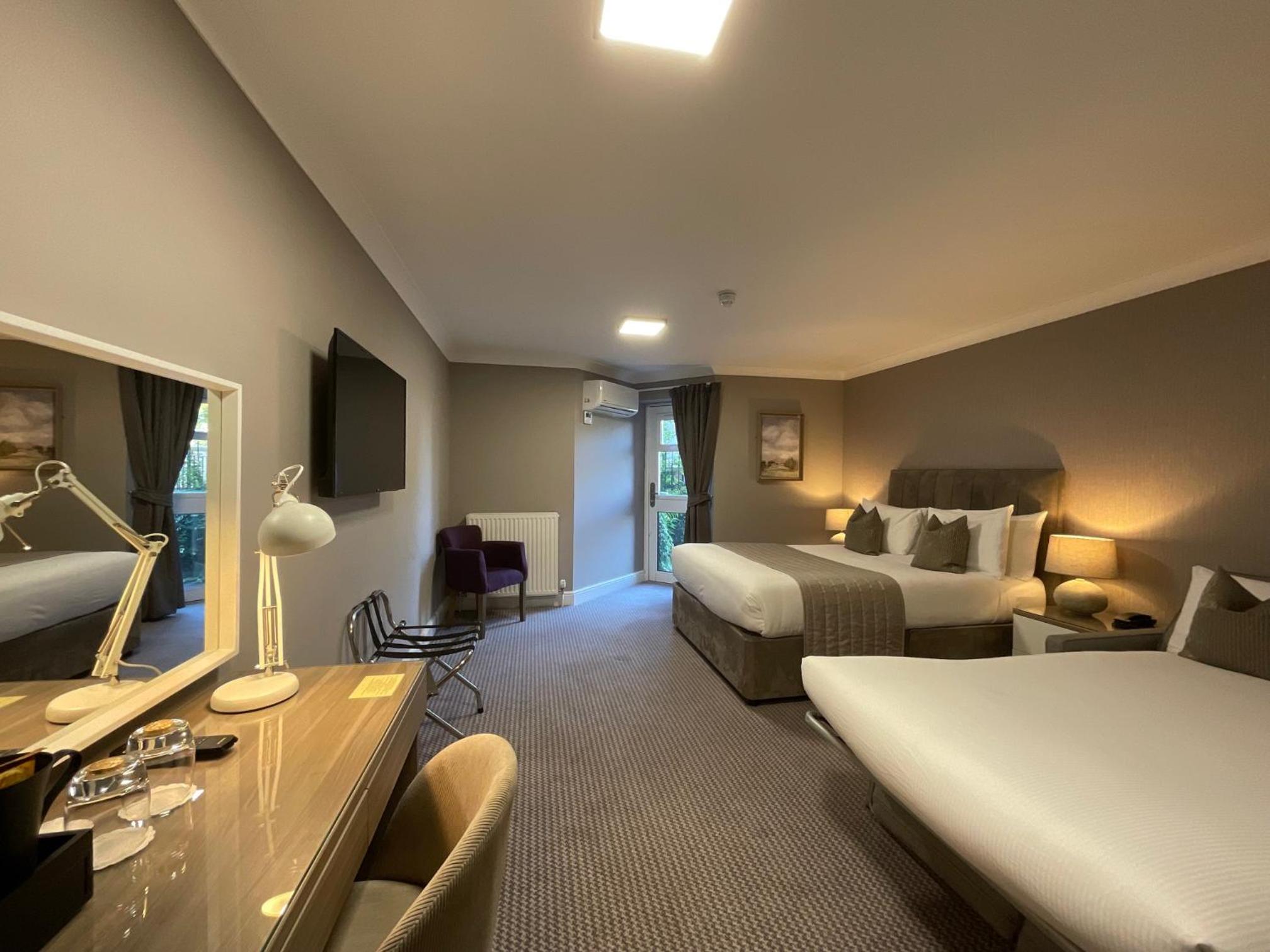 Classic Family Room with Sofa Bed - Photo 1