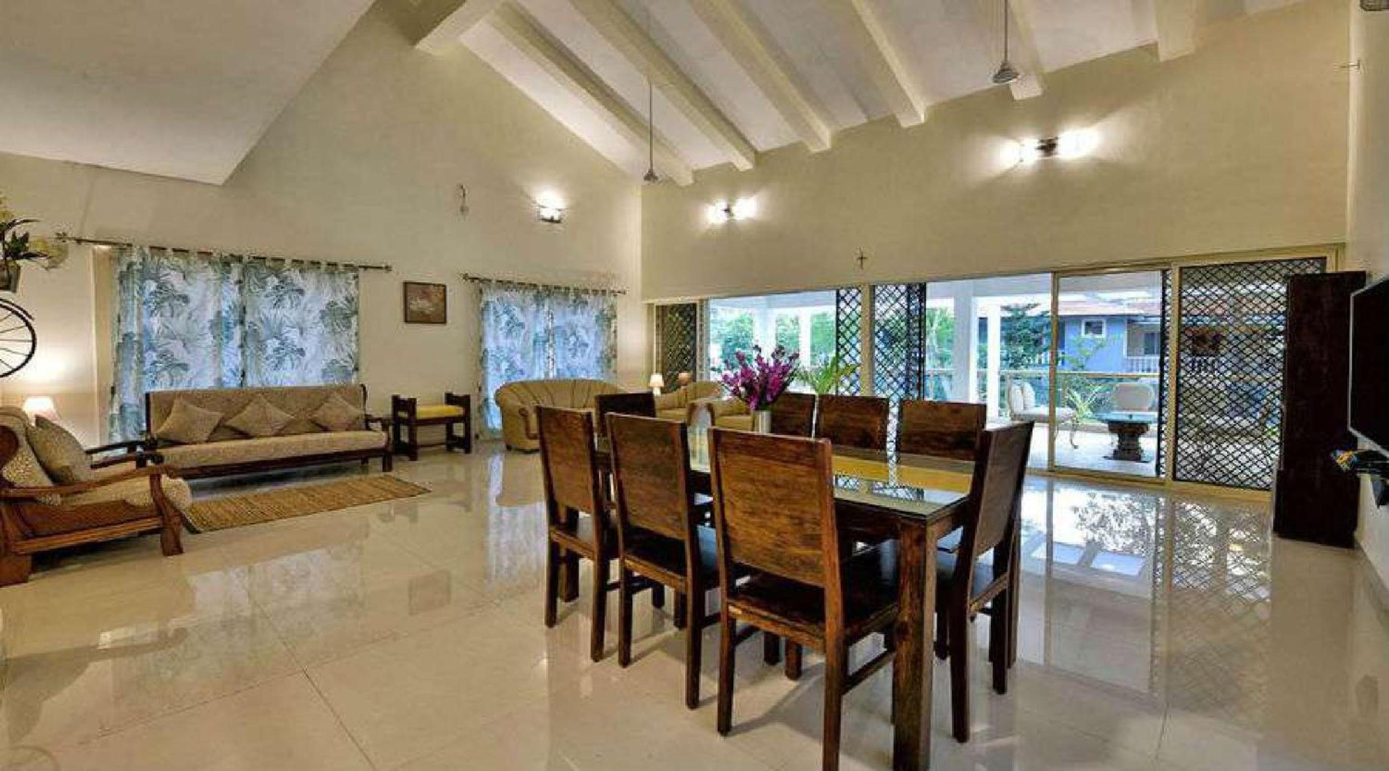 Villa photo 3