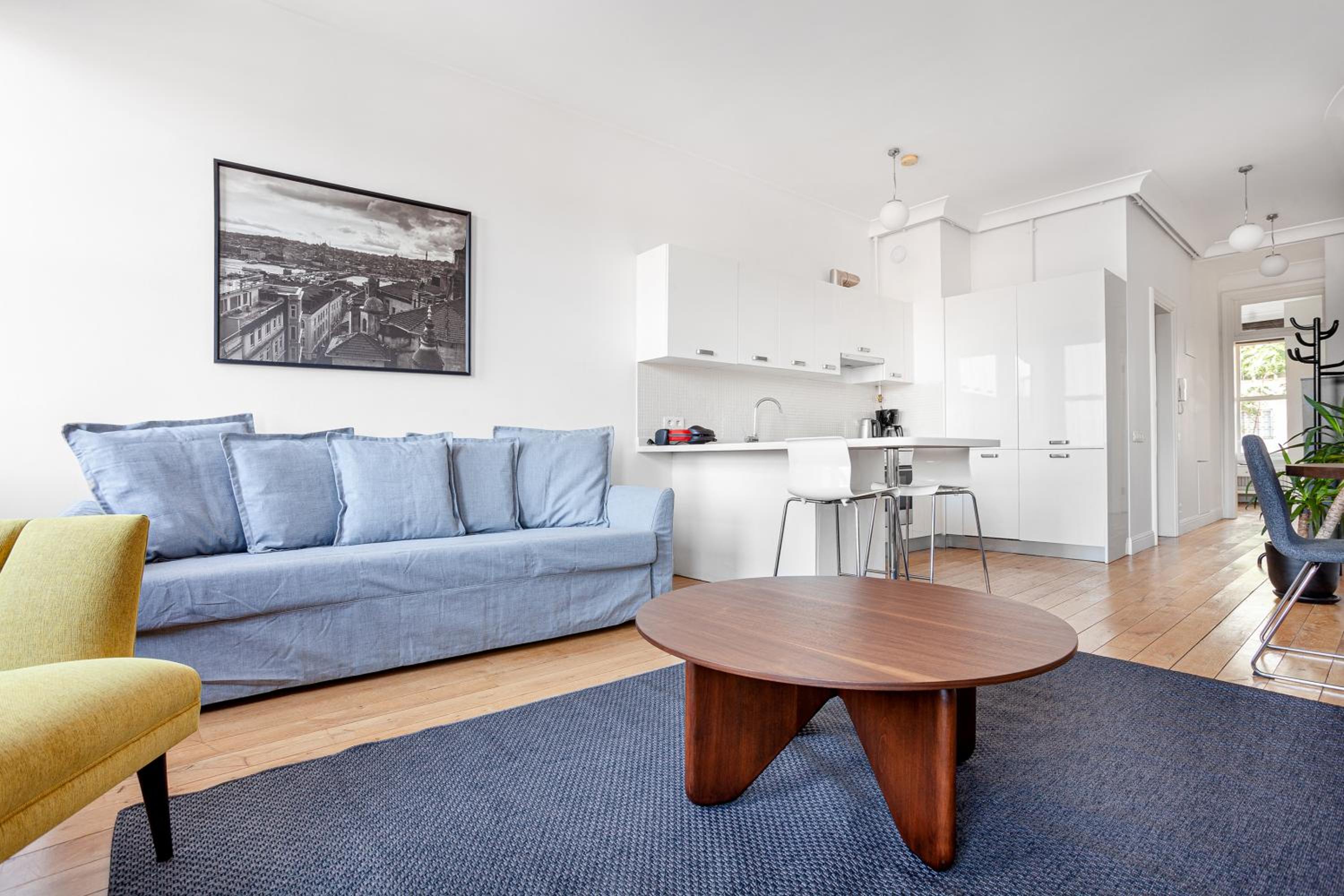 Two-Bedroom Apartment with City View photo 2