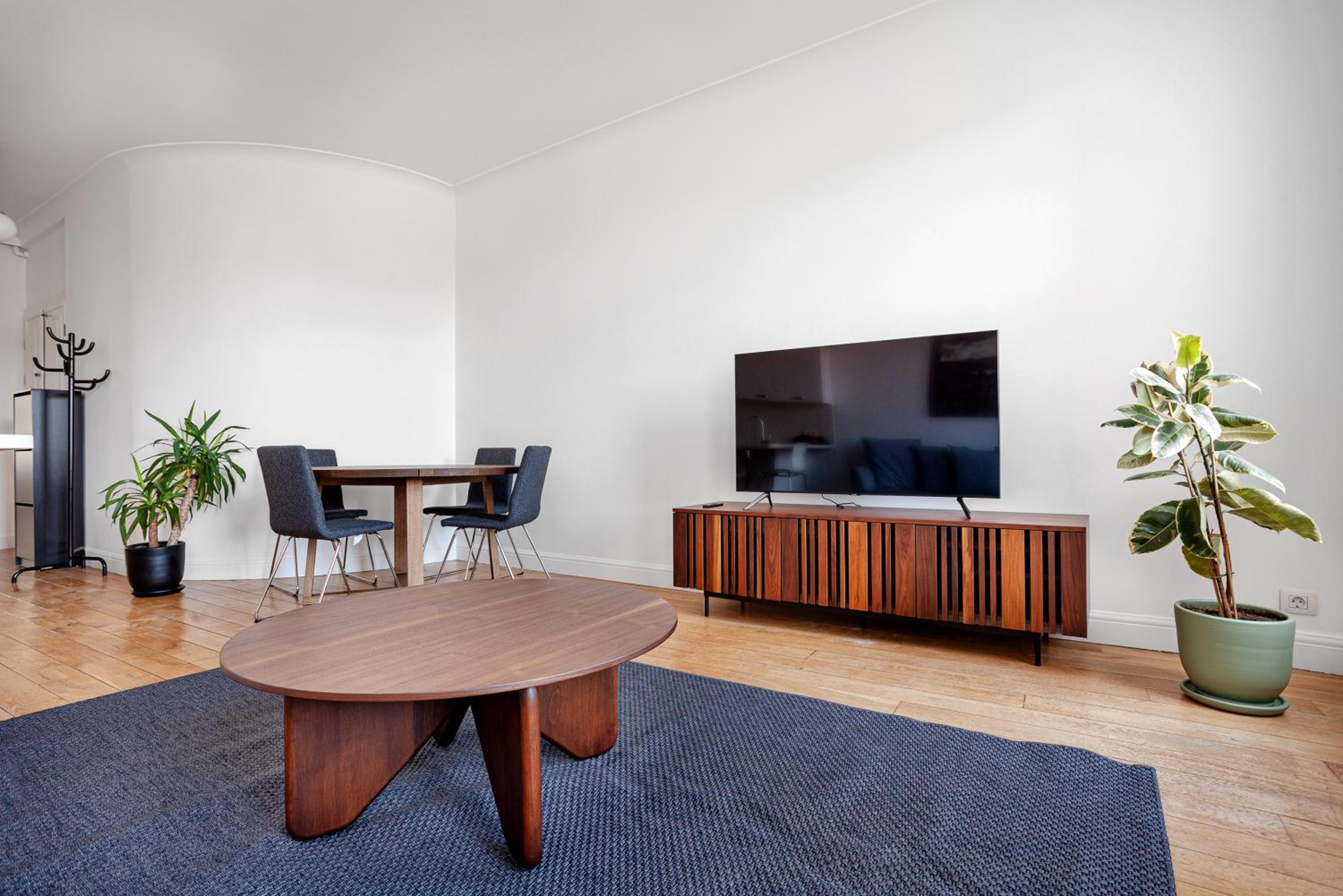 Two-Bedroom Apartment with City View photo 3