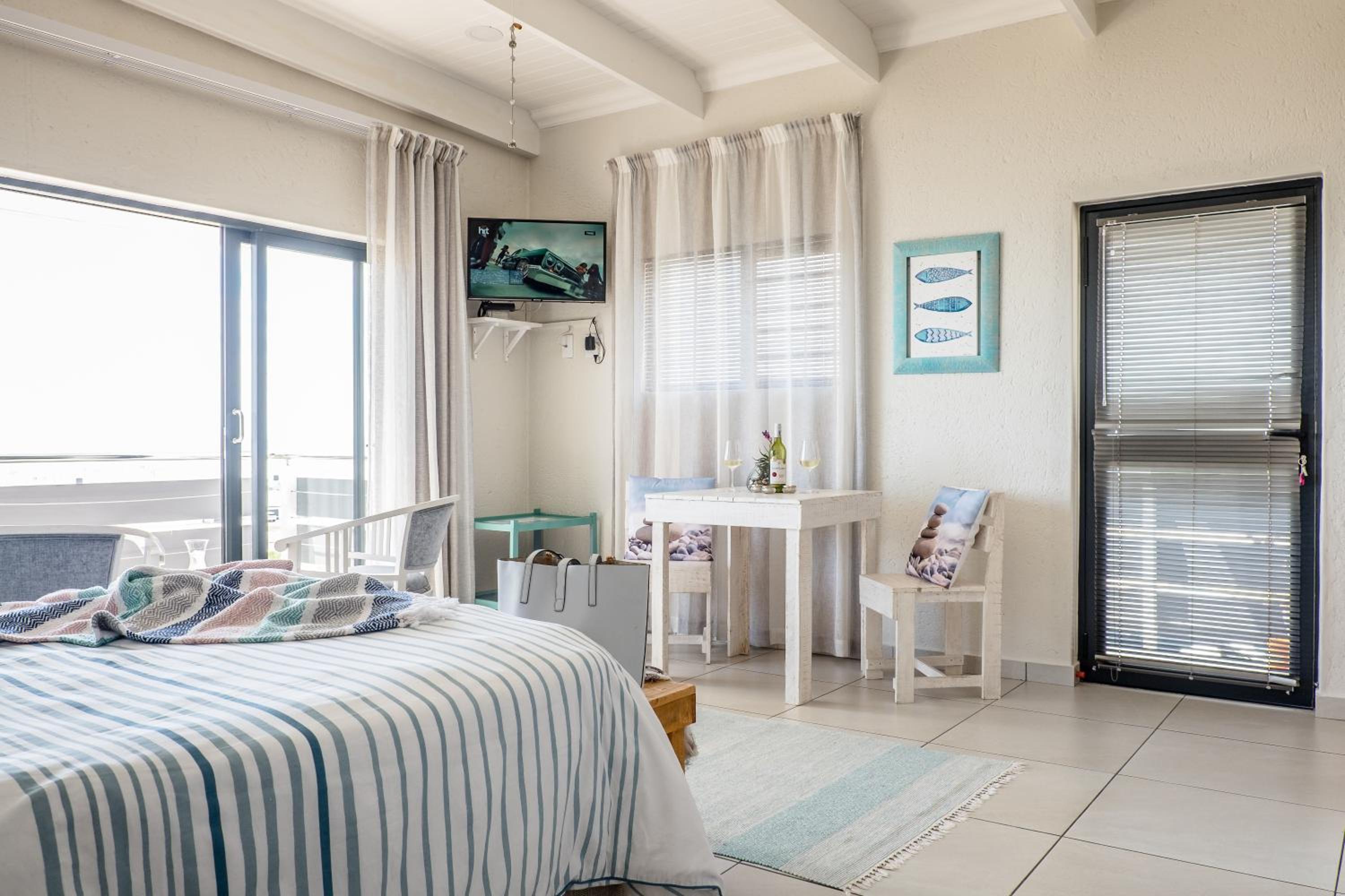 Double Room with Sea View - Photo 17