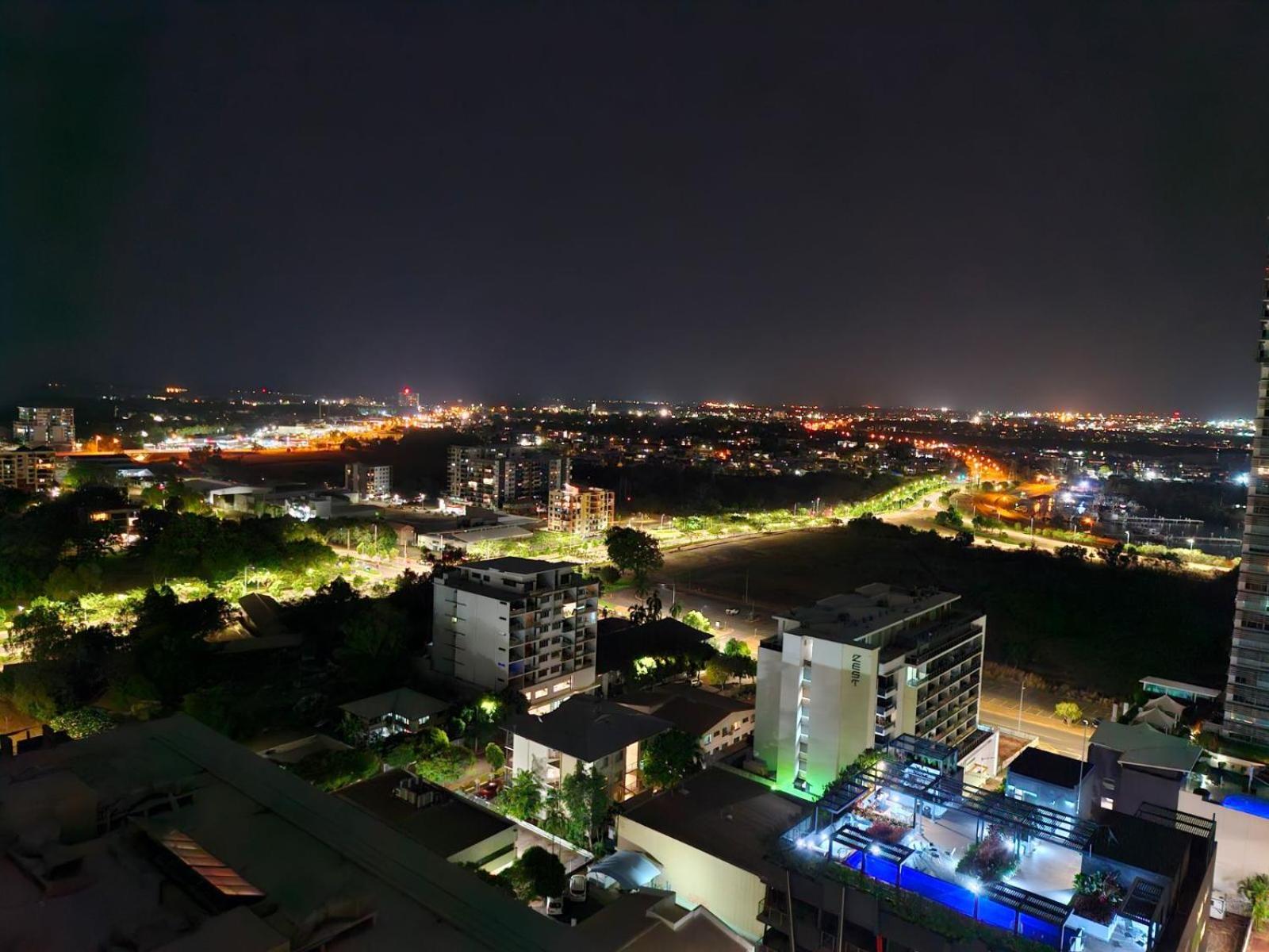 Two-Bedroom Apartment with Balcony and Sea View photo 2