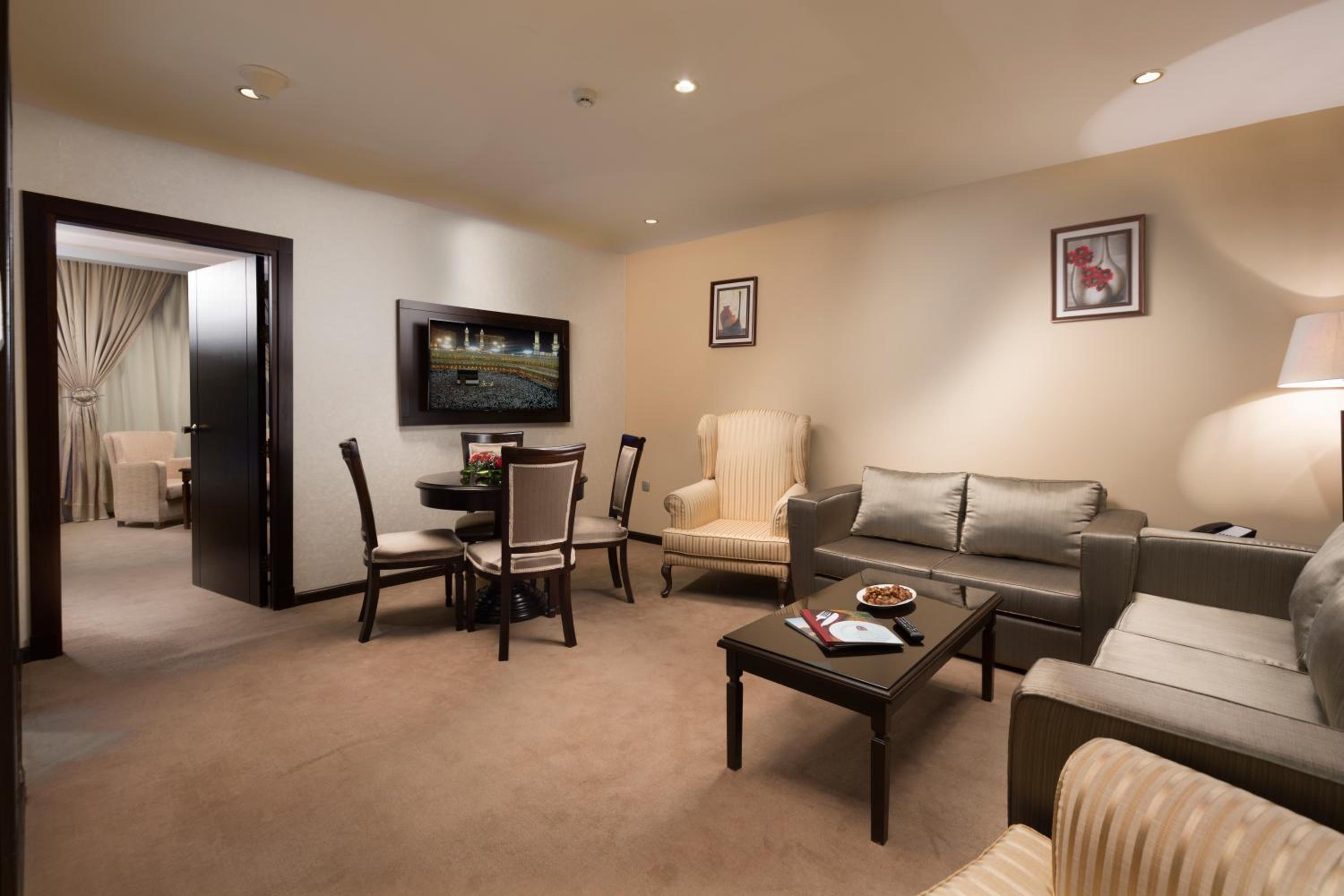 Deluxe Suite photo 1