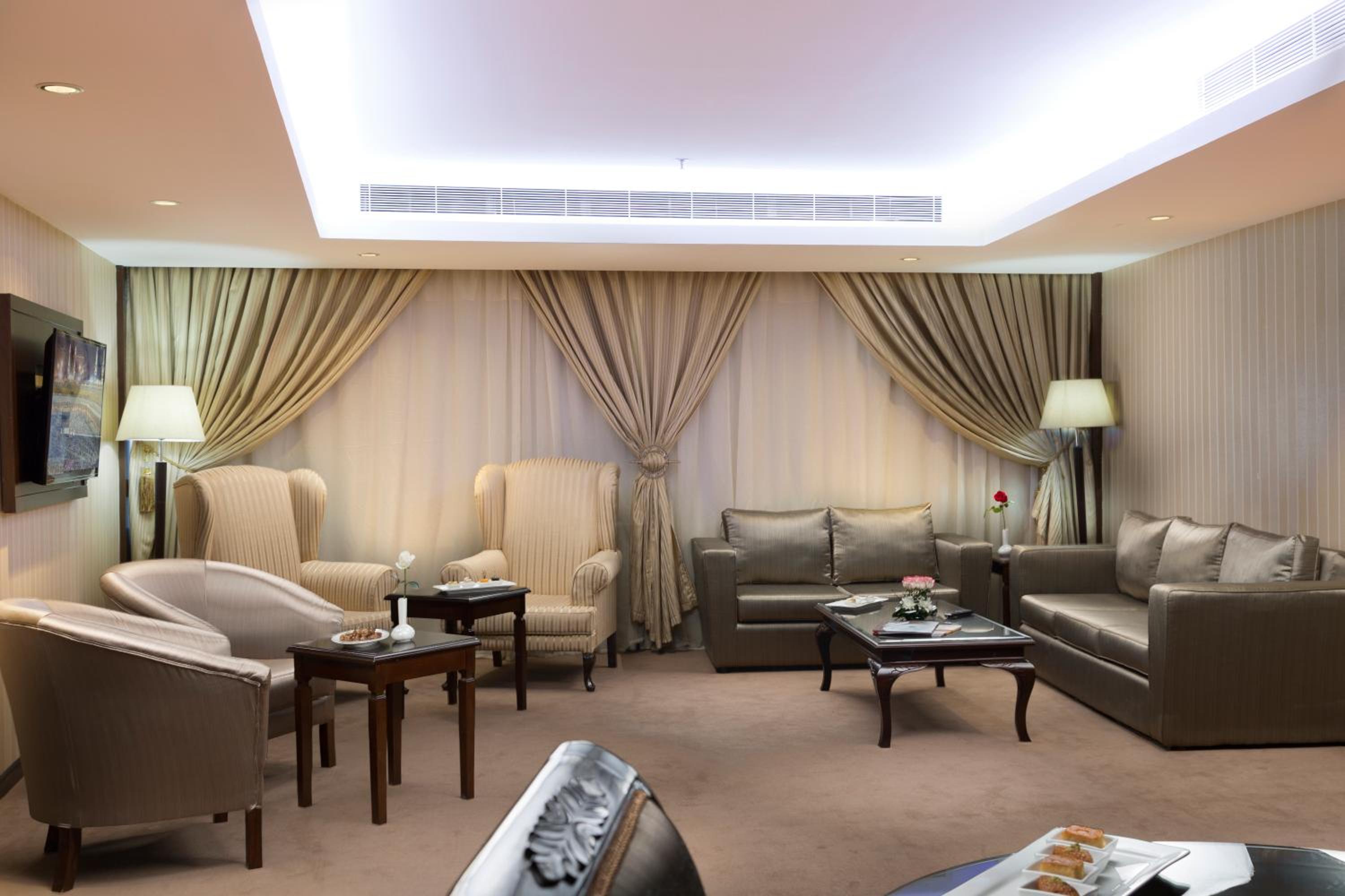 Deluxe Suite photo 3