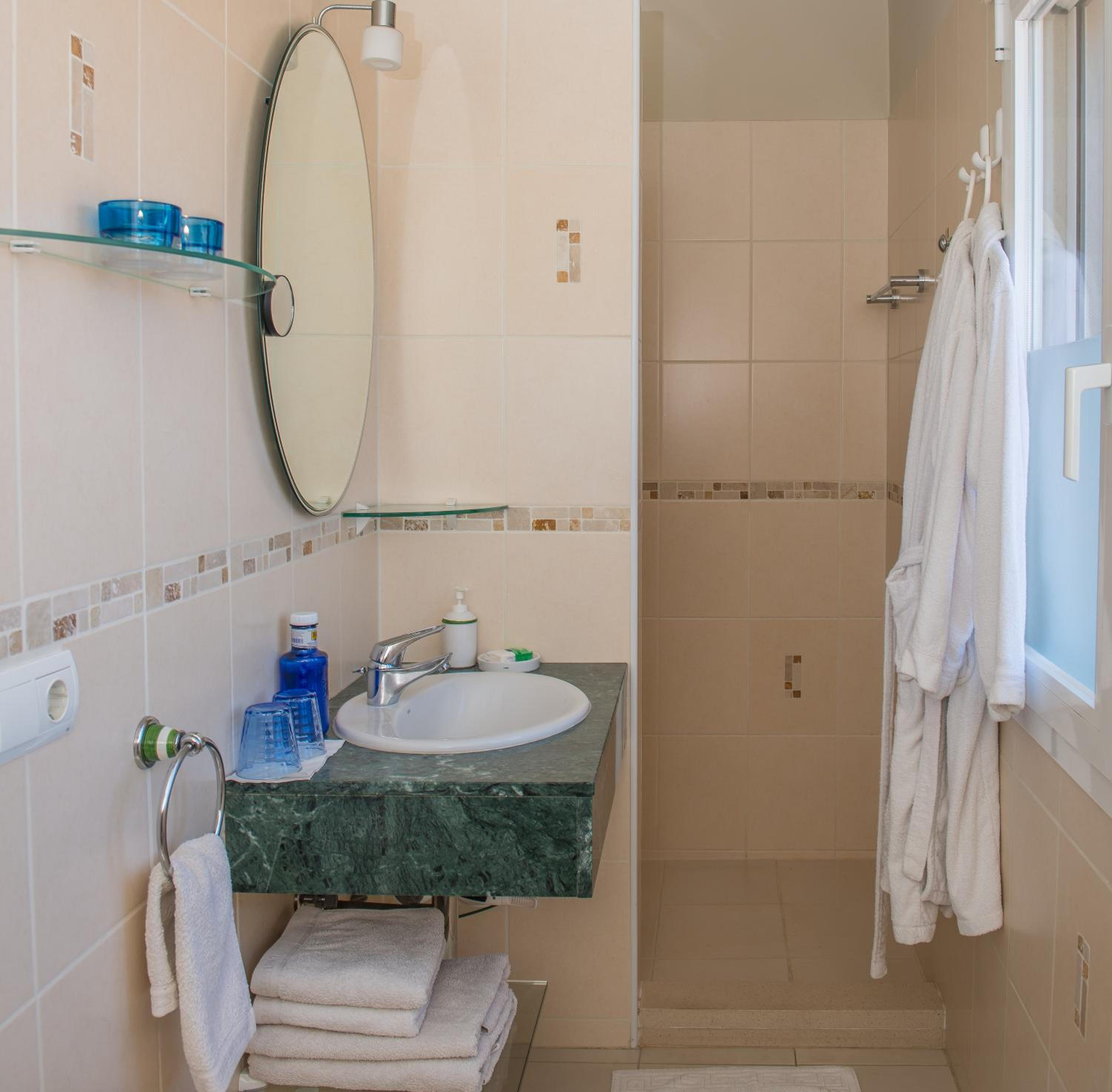 Deluxe Double Room with Balcony and Sea View photo 2