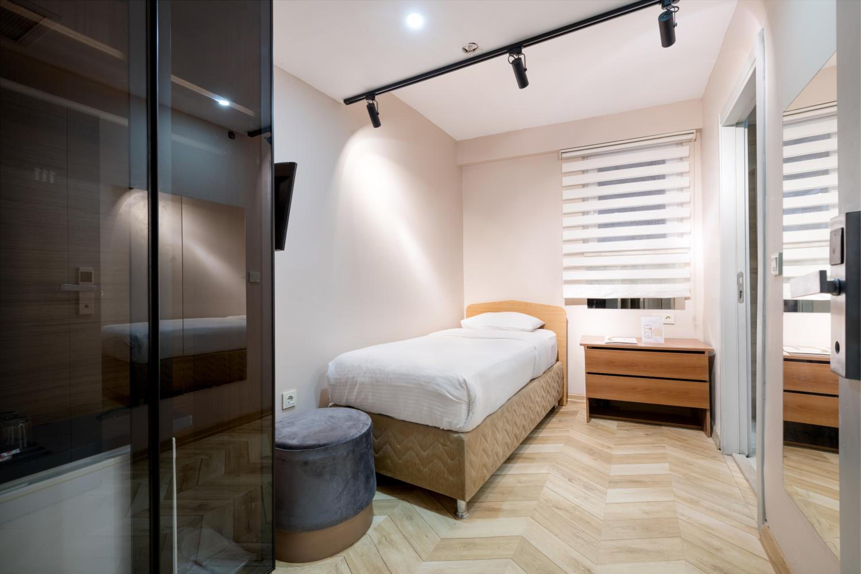 Standard Single Room with No Window photo 2