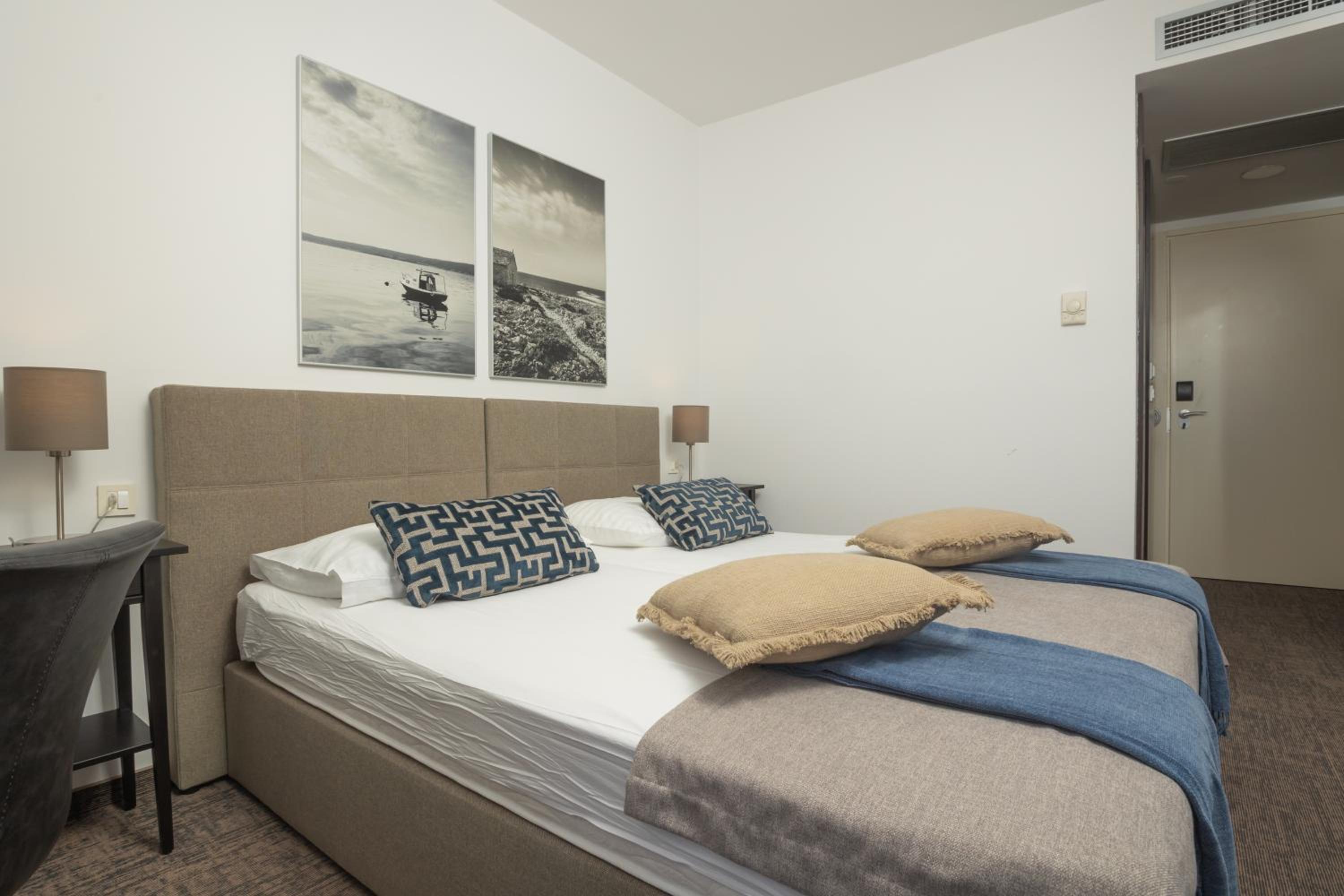 Classic Double Room with Balcony - Sea Side - Photo 1